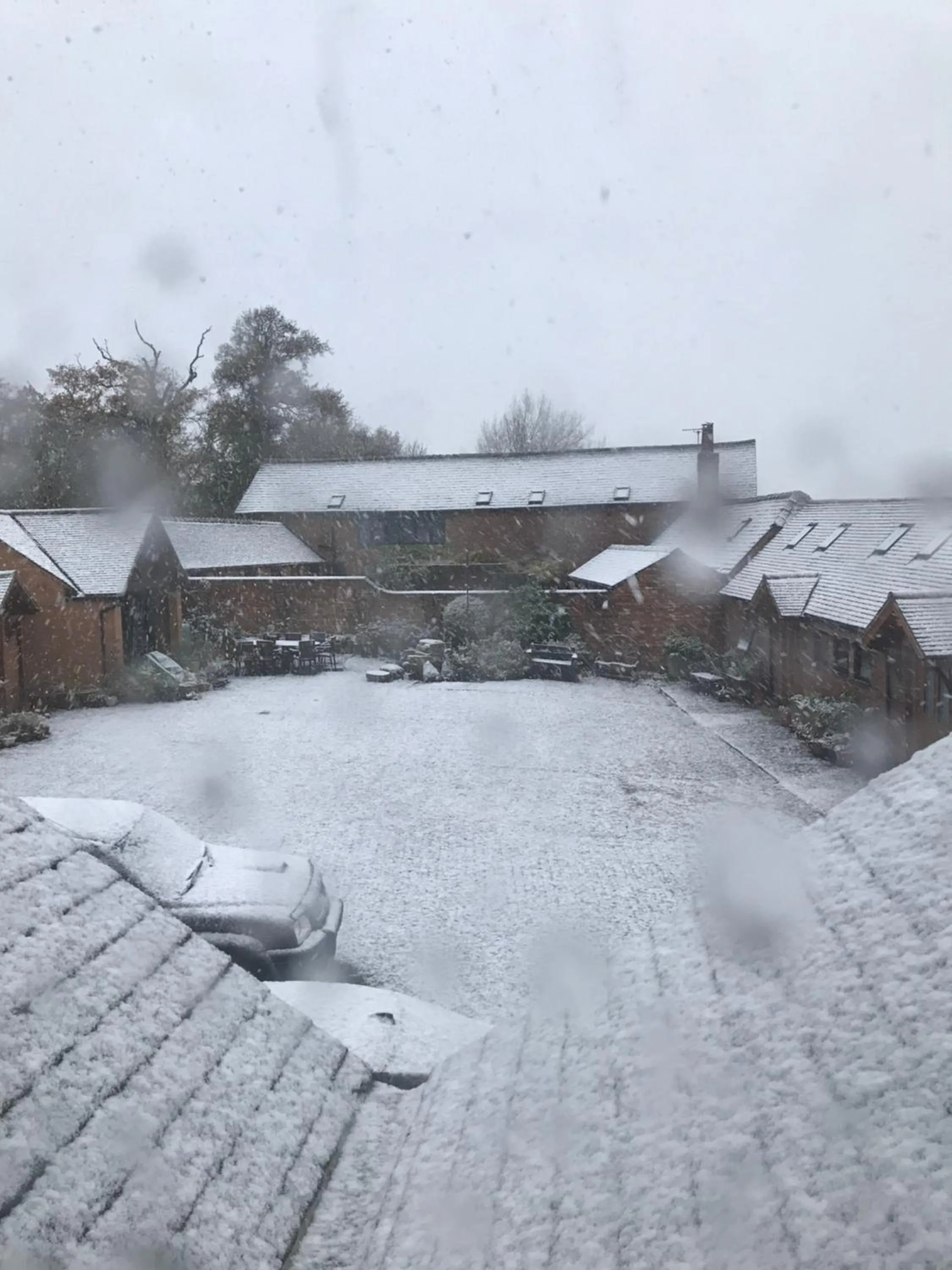 Nuneaton - Cottage - Sleeps 2 - Parking - Garden