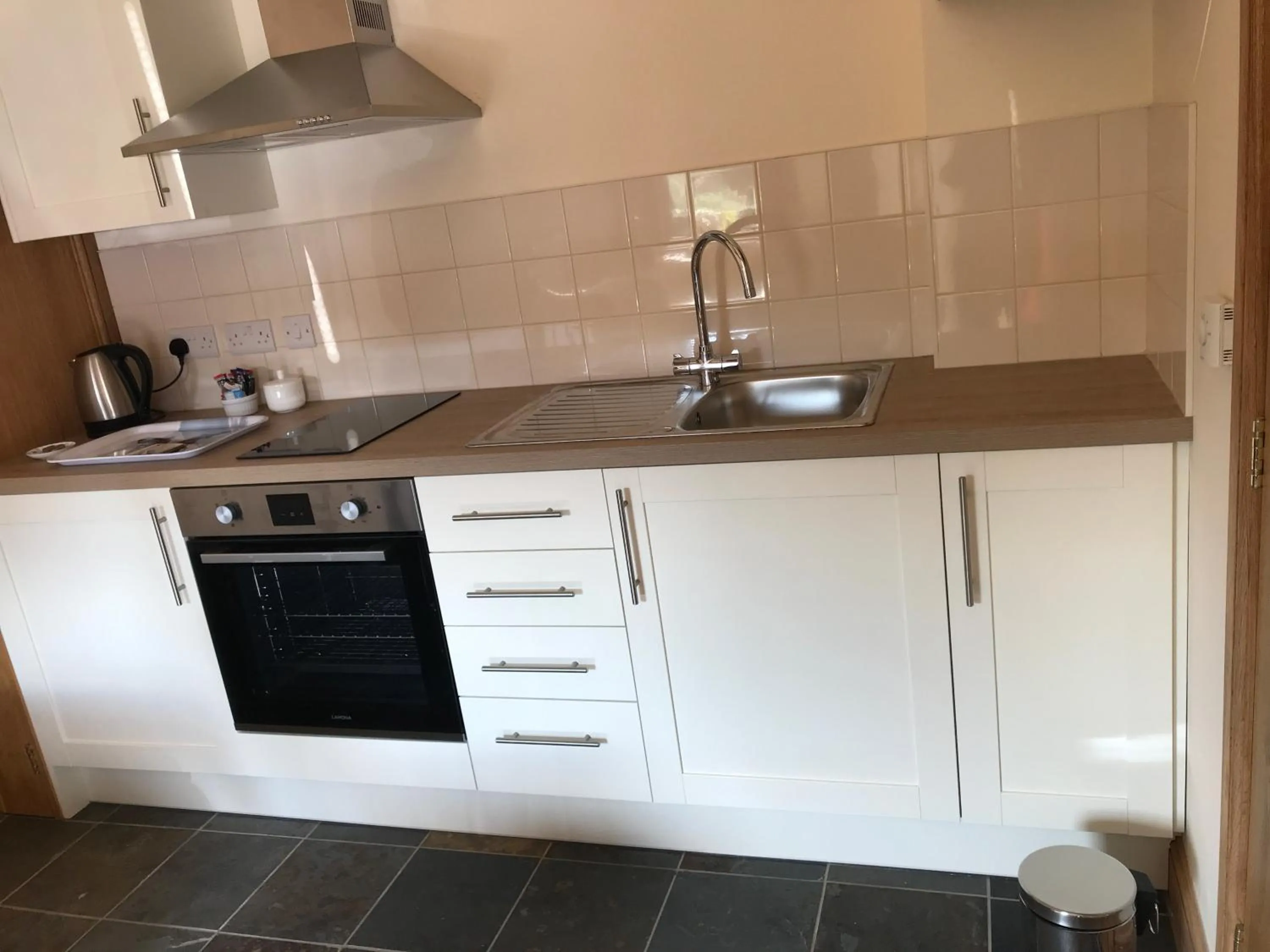 Kitchen or kitchenette in Nuneaton - Cottage - Sleeps 2 - Parking - Garden