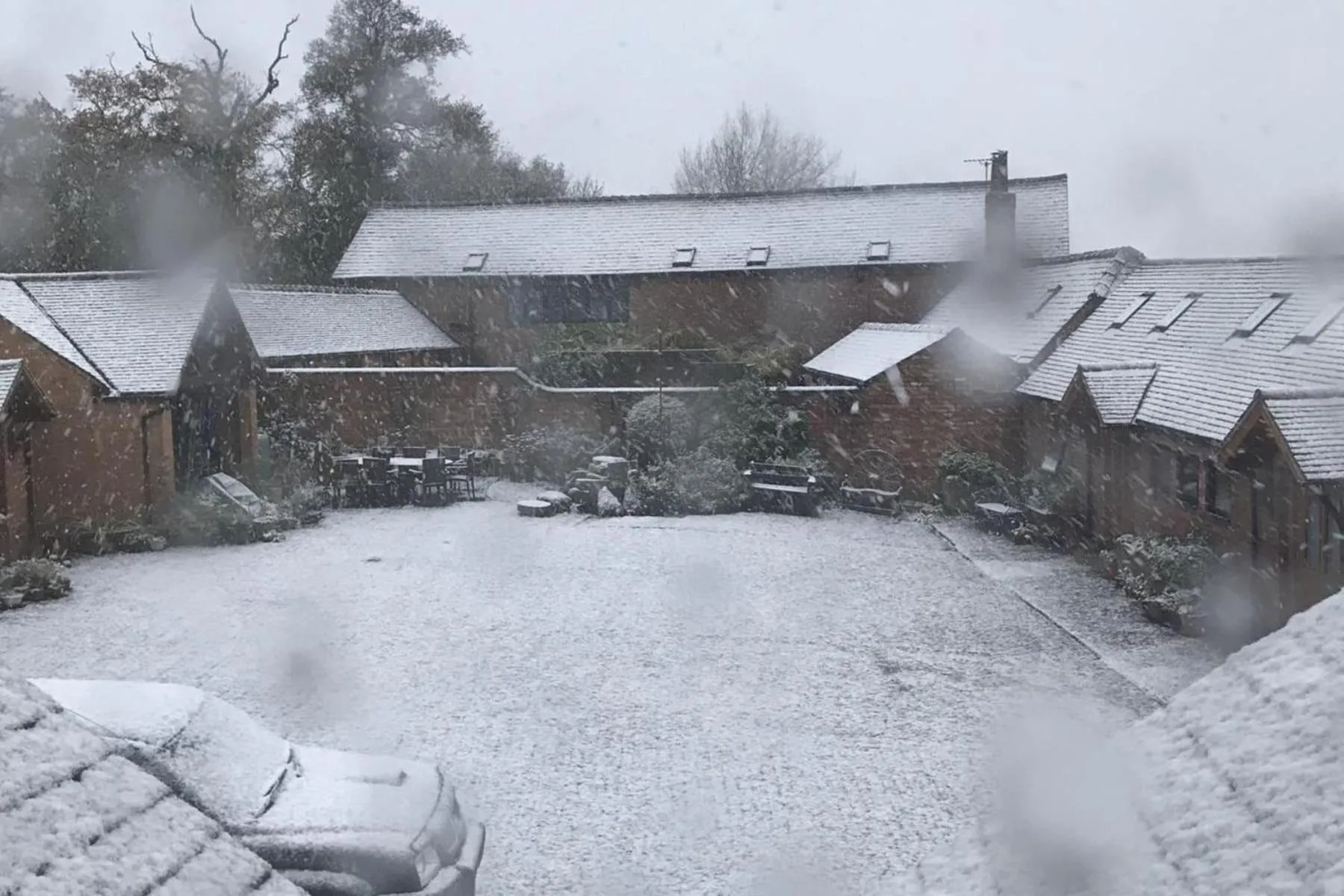 Nuneaton - Cottage - Sleeps 2 - Parking - Garden