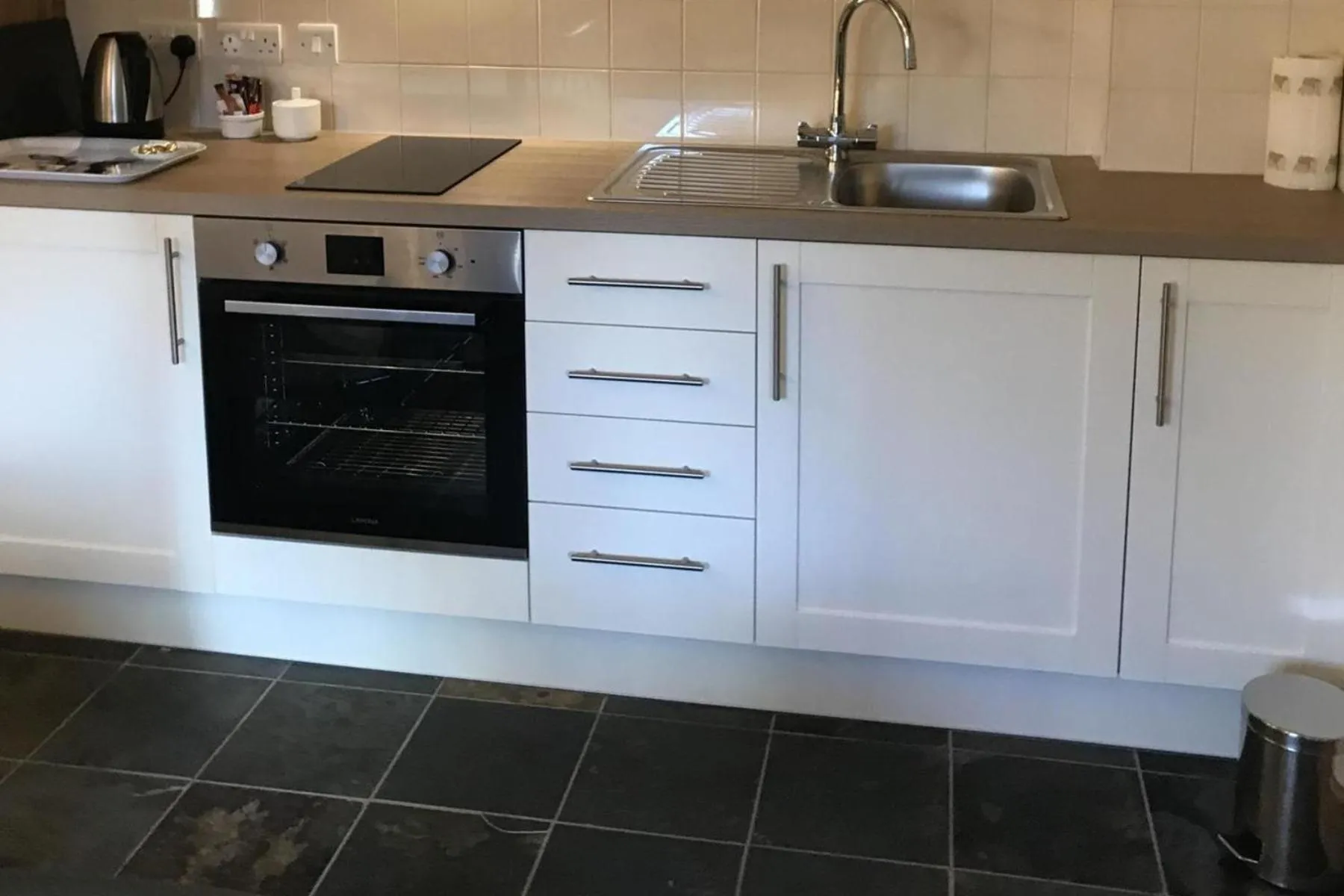 Nuneaton - Cottage - Sleeps 2 - Parking - Garden