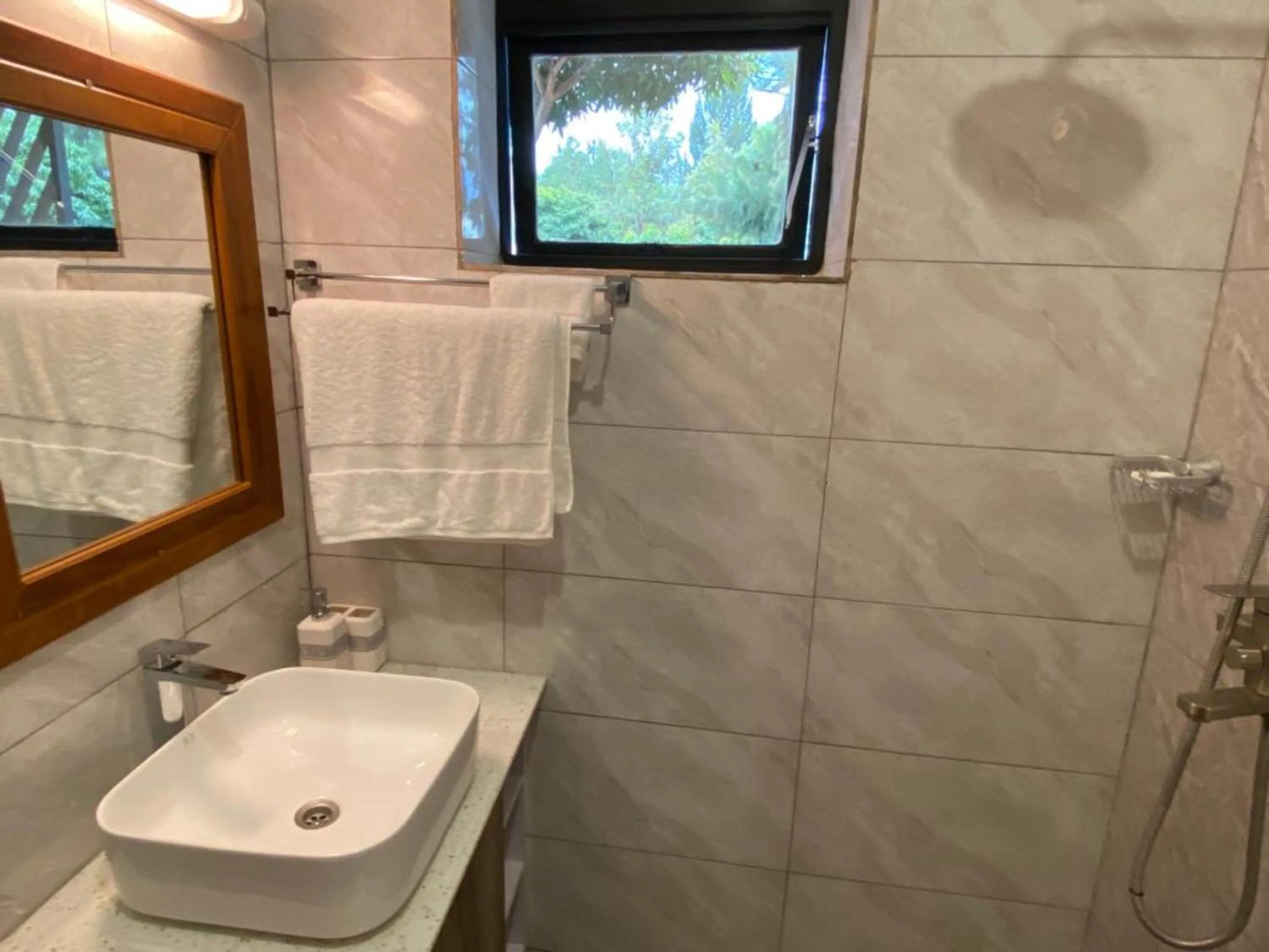 Bathroom in Maravilla Kivu Eco Resort