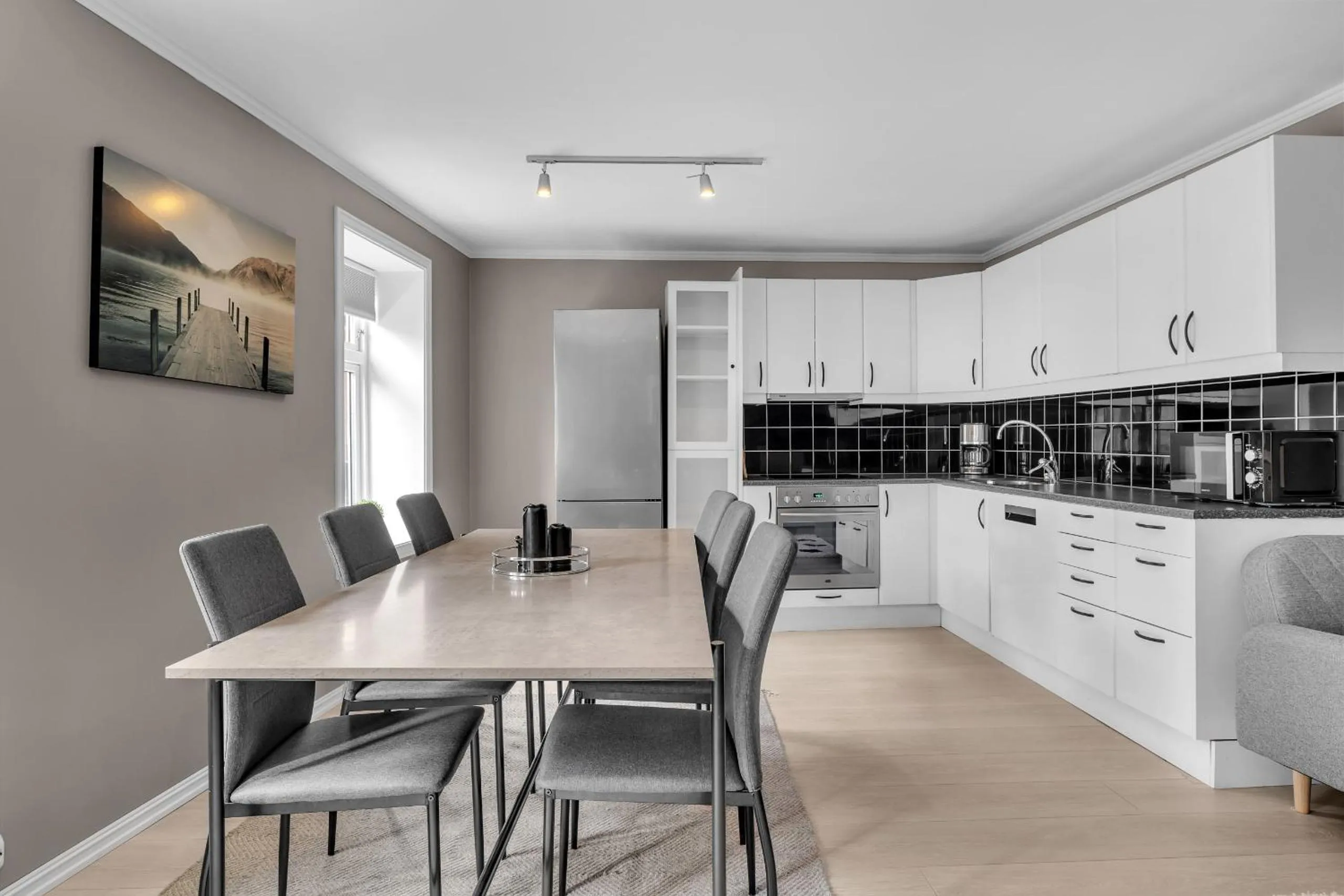 Northstay - The Urban Cityscape, Central & Modern, Sleeps 5
