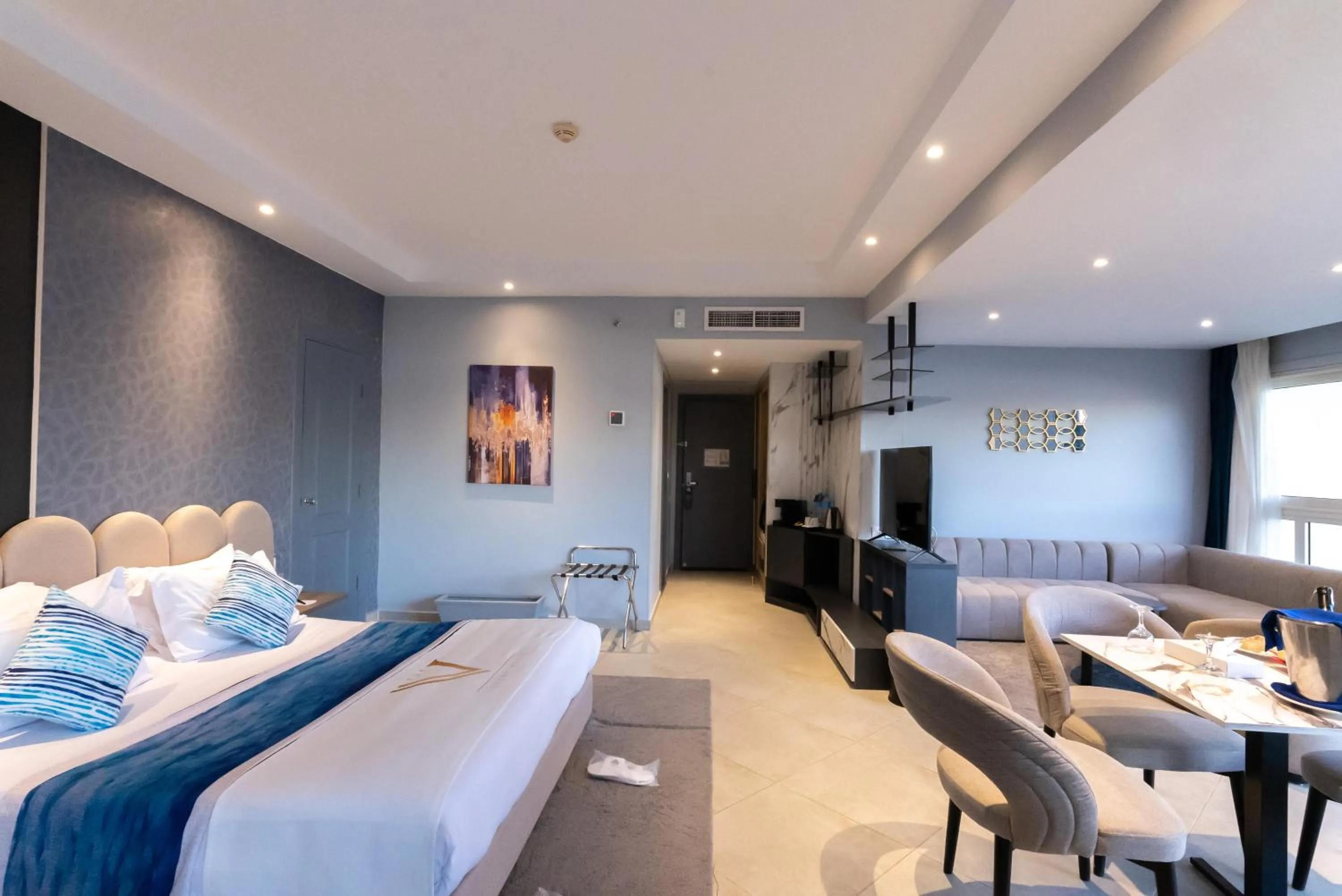 Bedroom, Bed in THE V Luxury Resort Sahl Hasheesh