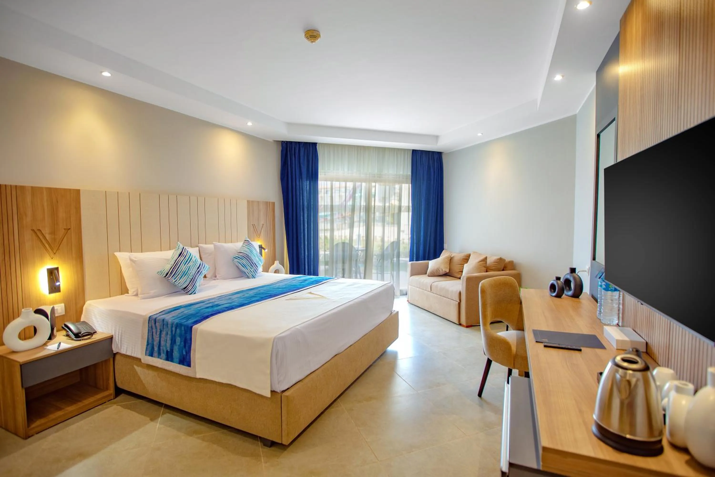 Bed in THE V Luxury Resort Sahl Hasheesh