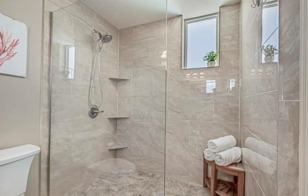 Stunning Ocean Breeze Luxury Villas 4D-Across The Street From The Ocean! Sleeps 10 guests!