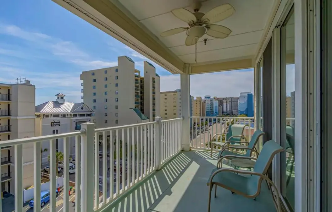 Stunning Ocean Breeze Luxury Villas 4D-Across The Street From The Ocean! Sleeps 10 guests!