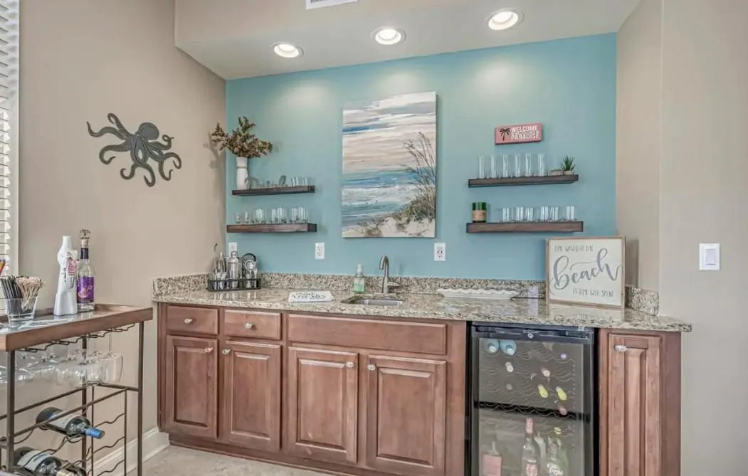 Stunning Ocean Breeze Luxury Villas 4D-Across The Street From The Ocean! Sleeps 10 guests!