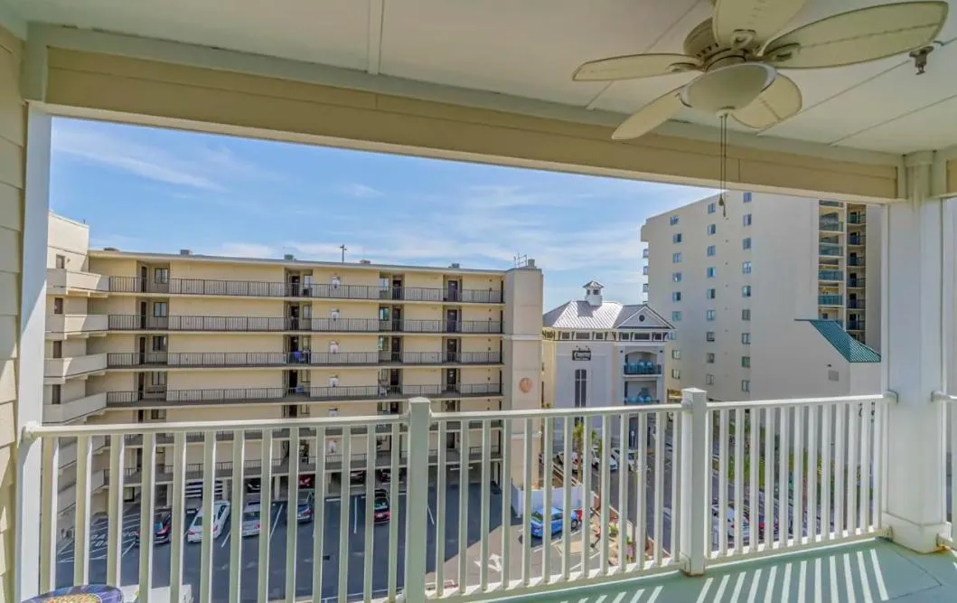 Stunning Ocean Breeze Luxury Villas 4D-Across The Street From The Ocean! Sleeps 10 guests!