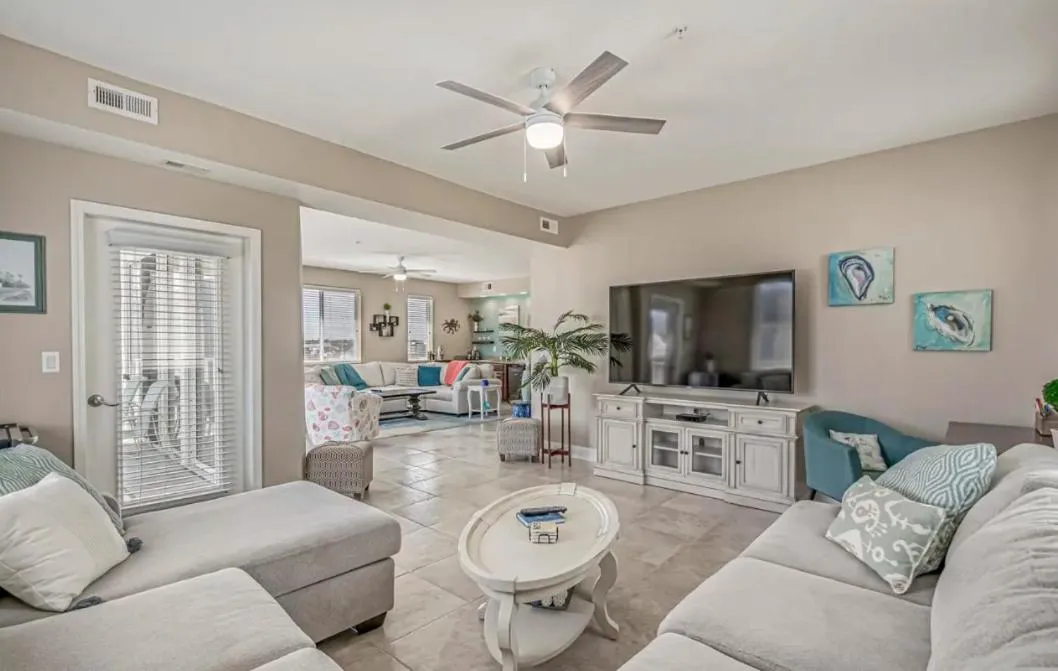 Stunning Ocean Breeze Luxury Villas 4D-Across The Street From The Ocean! Sleeps 10 guests!