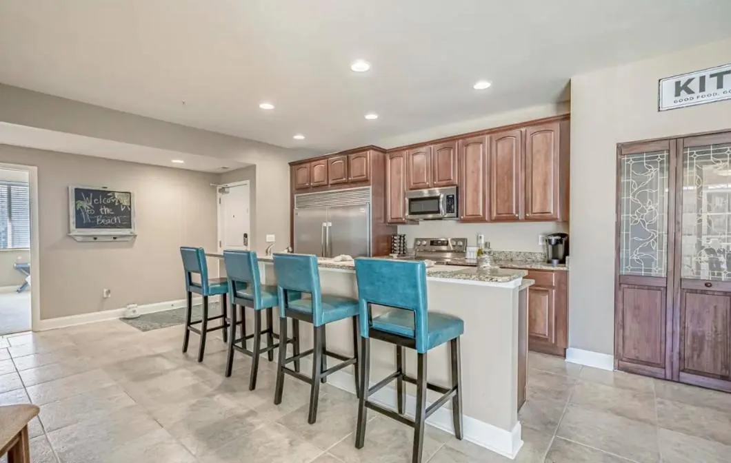 Stunning Ocean Breeze Luxury Villas 4D-Across The Street From The Ocean! Sleeps 10 guests!