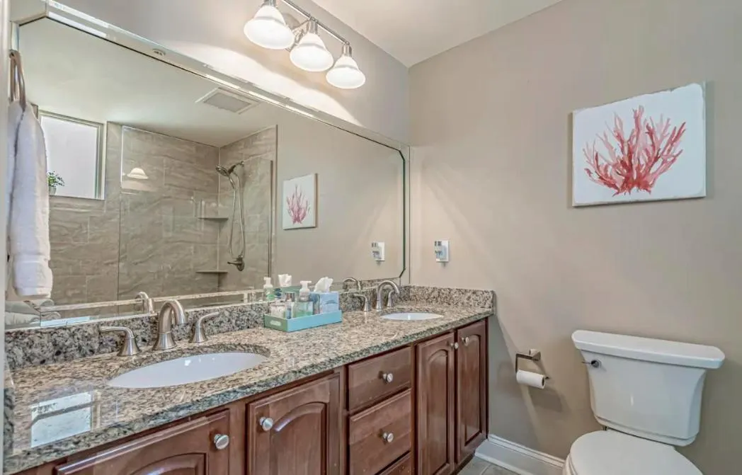 Stunning Ocean Breeze Luxury Villas 4D-Across The Street From The Ocean! Sleeps 10 guests!