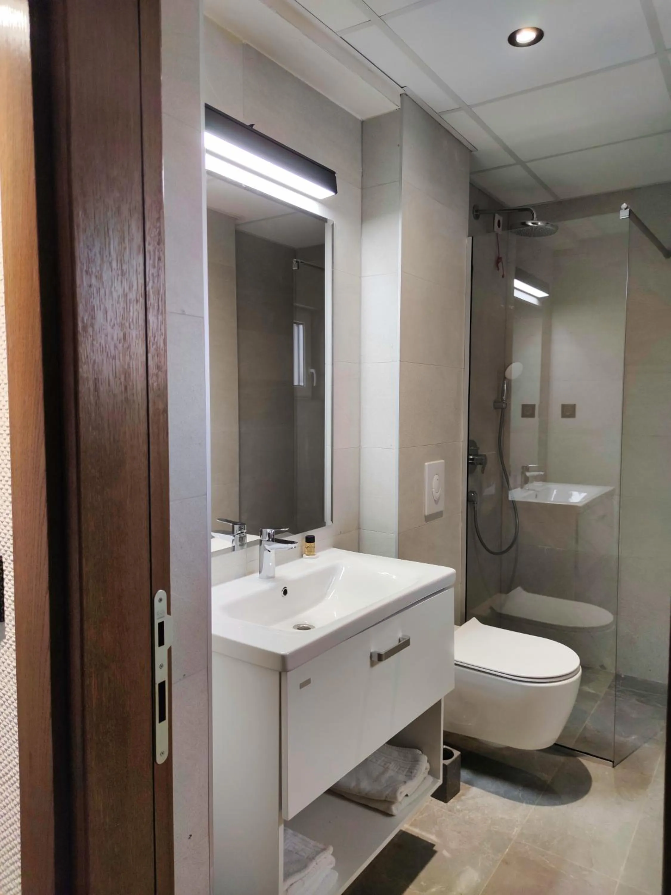 Shower in Oaza Hotel