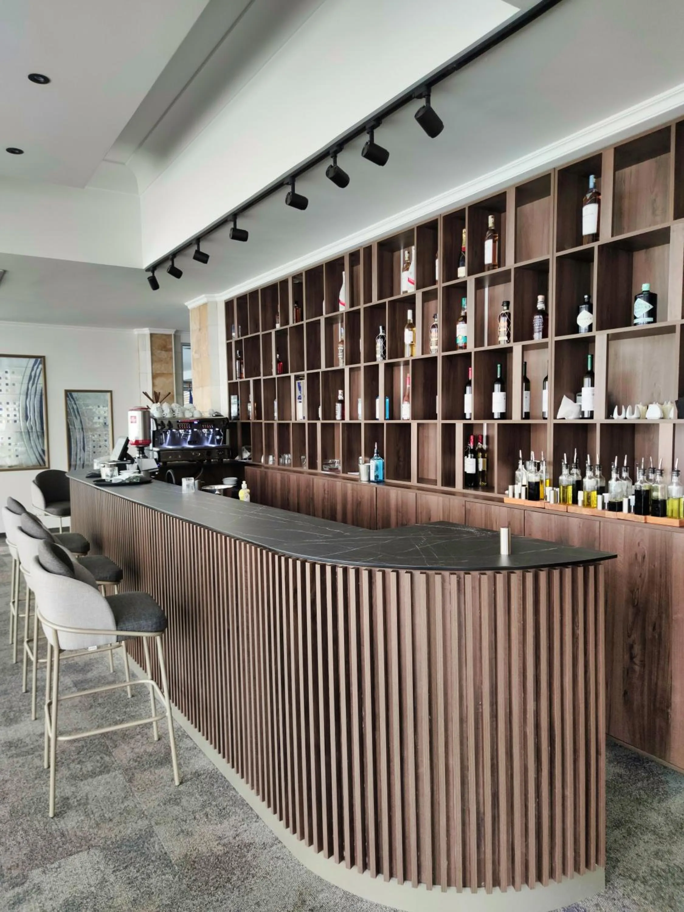 Restaurant/places to eat in Oaza Hotel