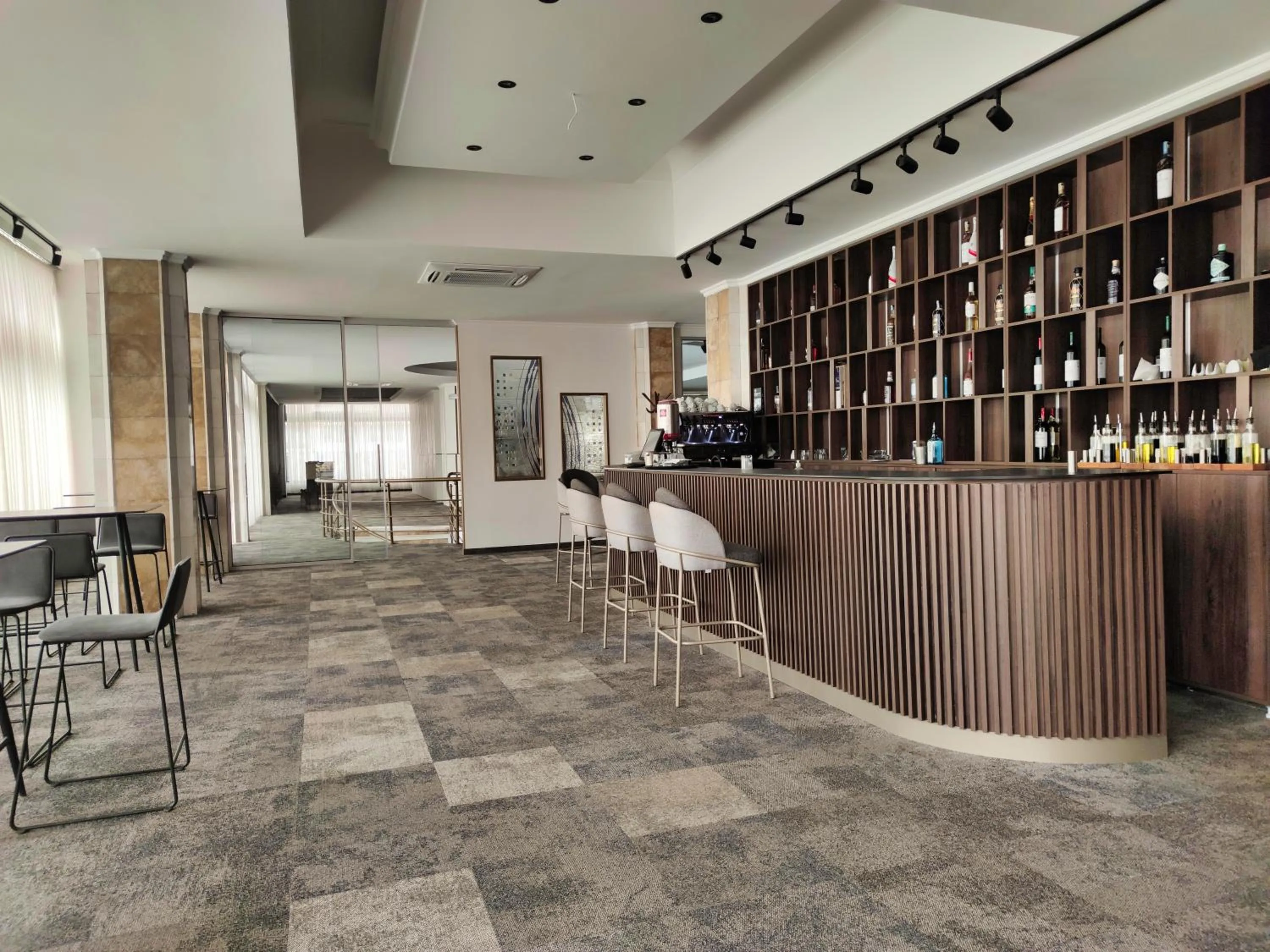 Restaurant/places to eat in Oaza Hotel