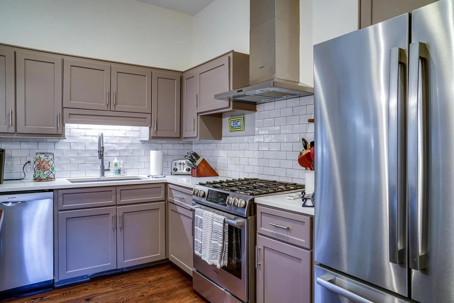 Kitchen or kitchenette in Seaside Cottage 81 - Pristine Grand Pavilion Home Pool Pass