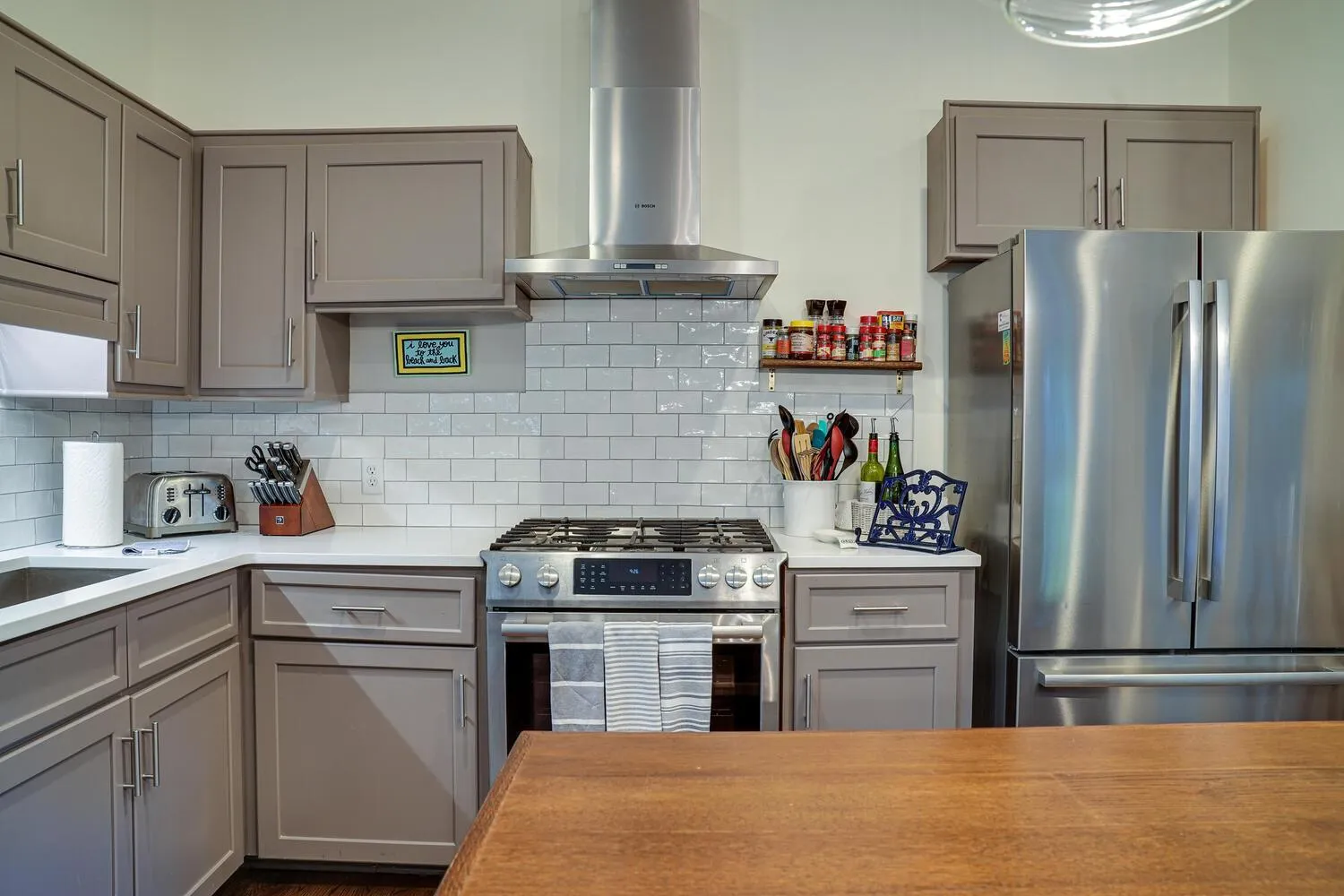 Kitchen or kitchenette in Seaside Cottage 81 - Pristine Grand Pavilion Home Pool Pass