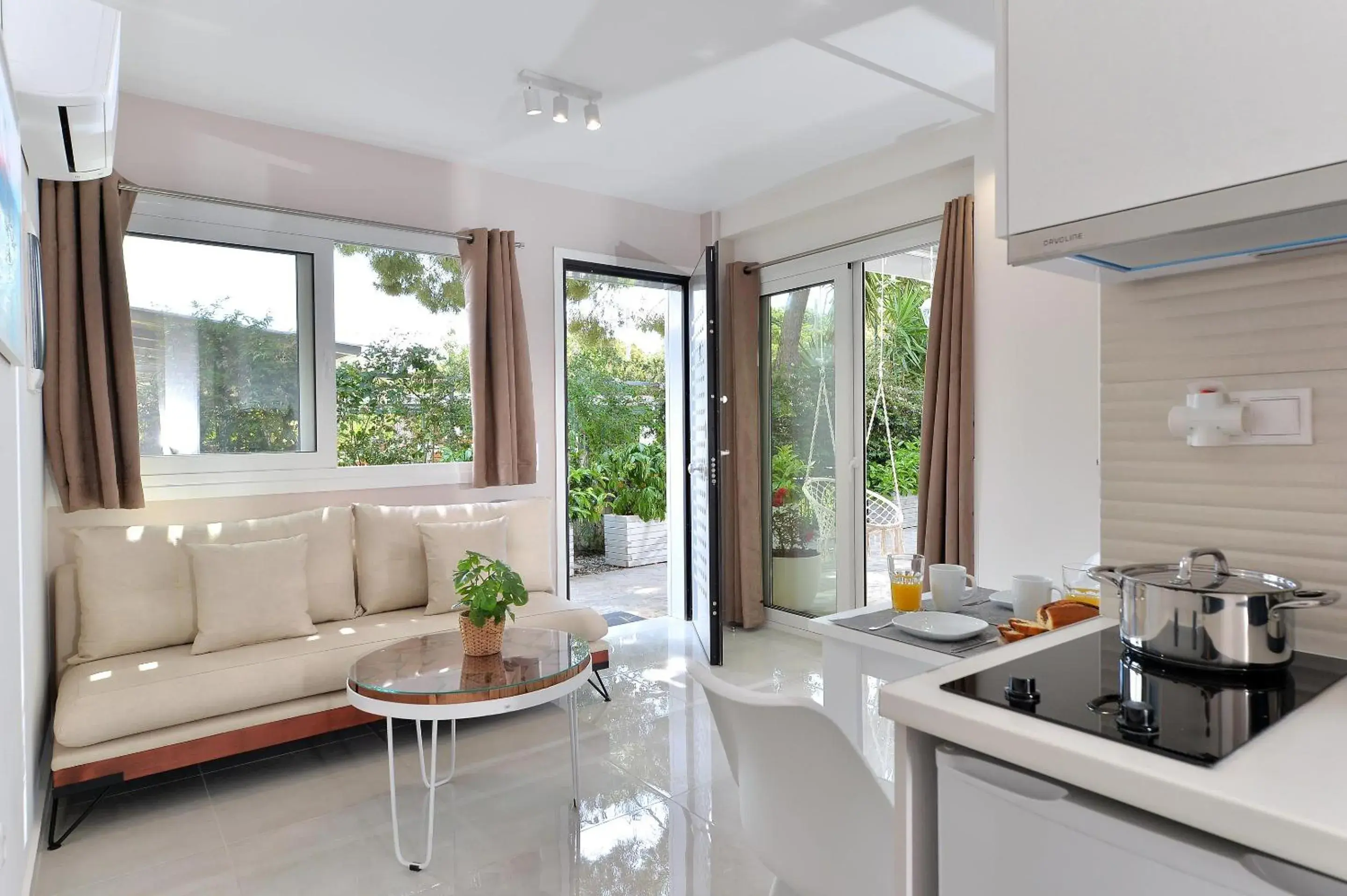 Maisonette in Alekos Luxury Suites - Free 24hr Transformation From To Airport Maisonette in Alekos Luxury Suites - Free 24hr Transformation From To Airport