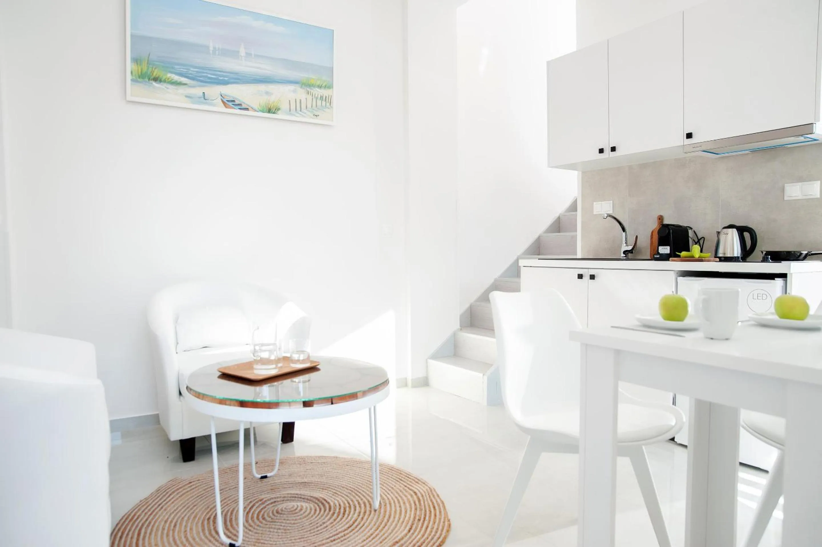 Coffee/tea facilities in Alekos Luxury Suites - Free 24hr Transformation From To Airport