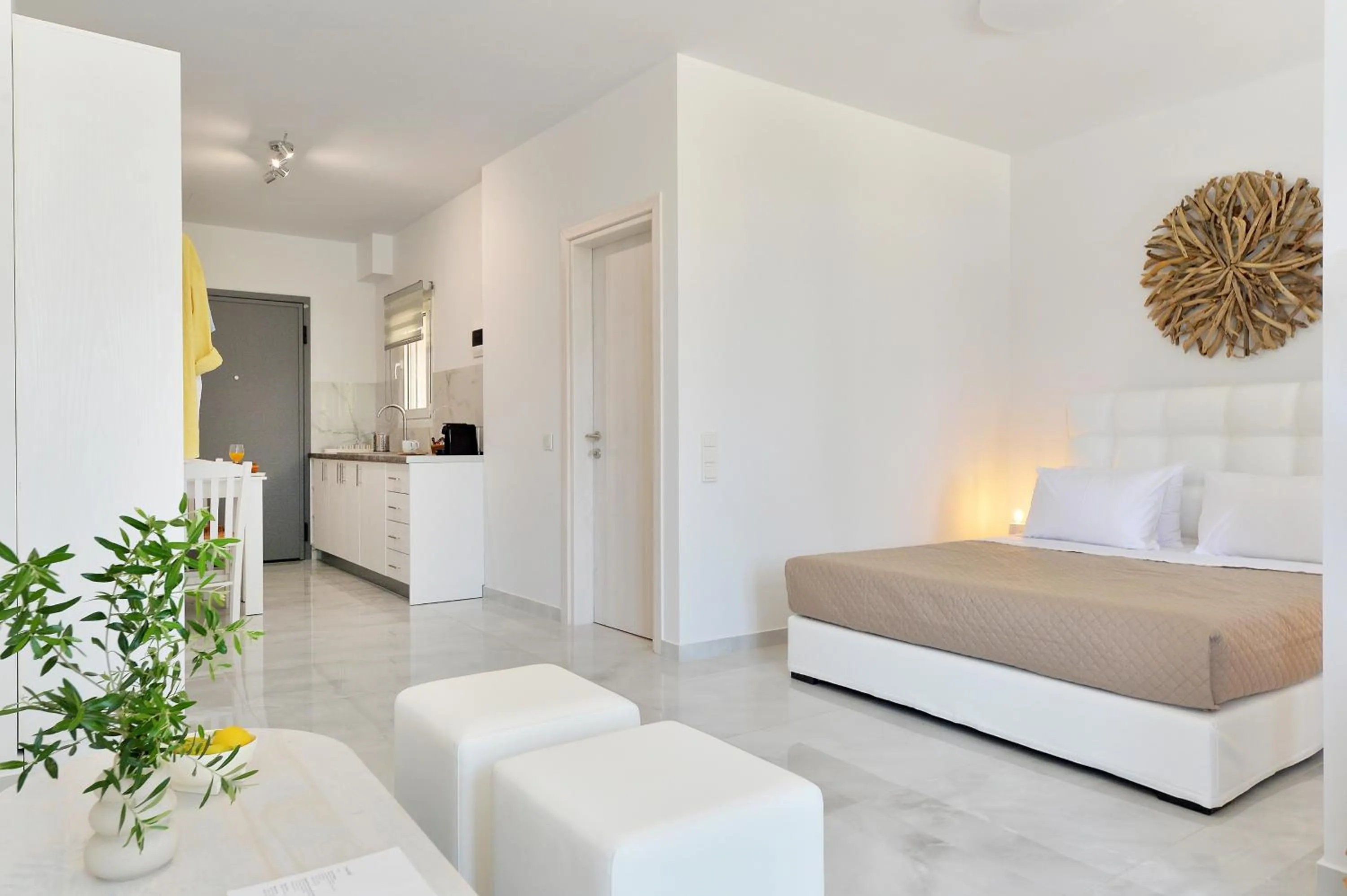 Bed in Alekos Luxury Suites - Free 24hr Transformation From To Airport