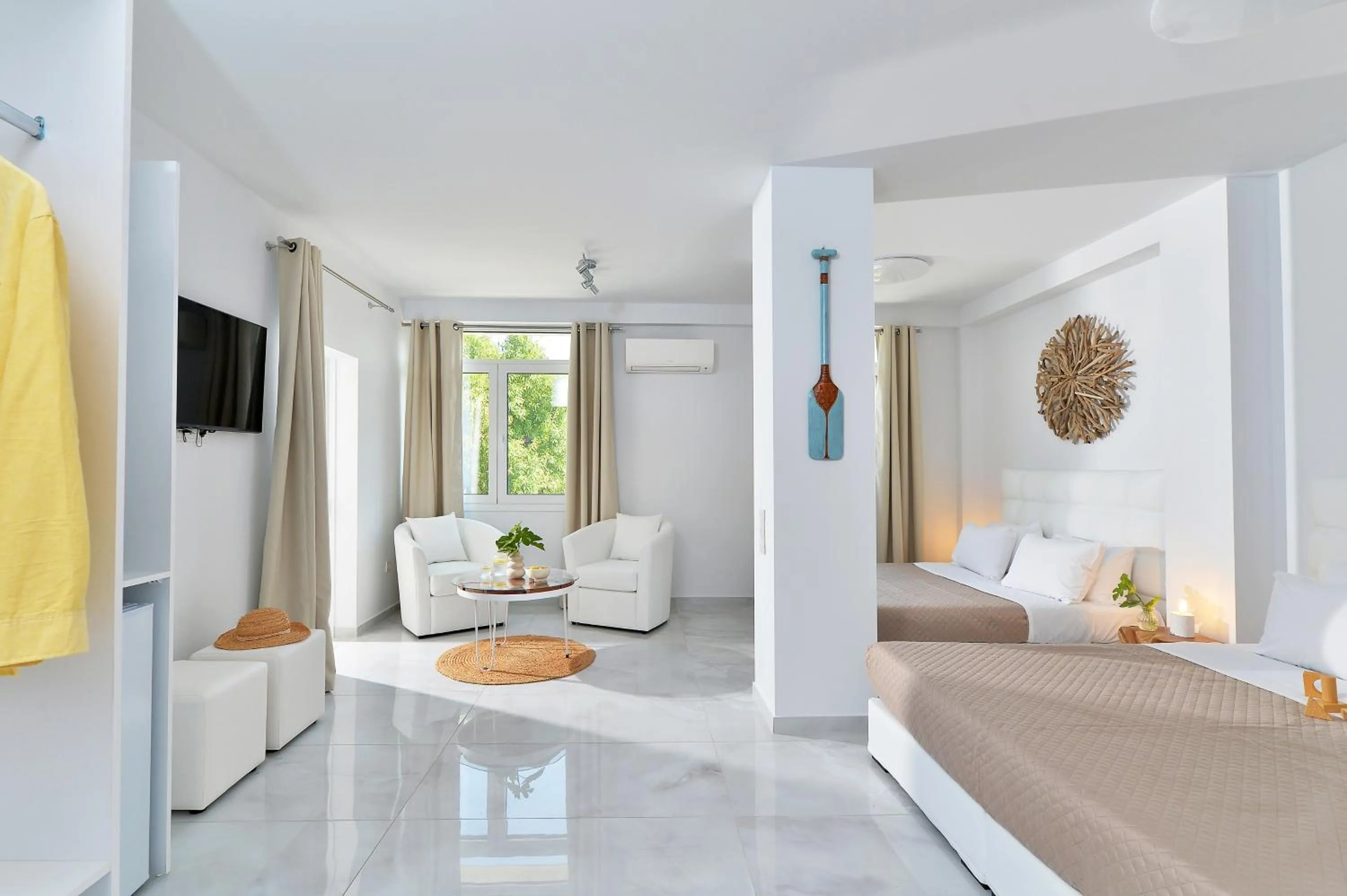 TV and multimedia, Bed in Alekos Luxury Suites - Free 24hr Transformation From To Airport