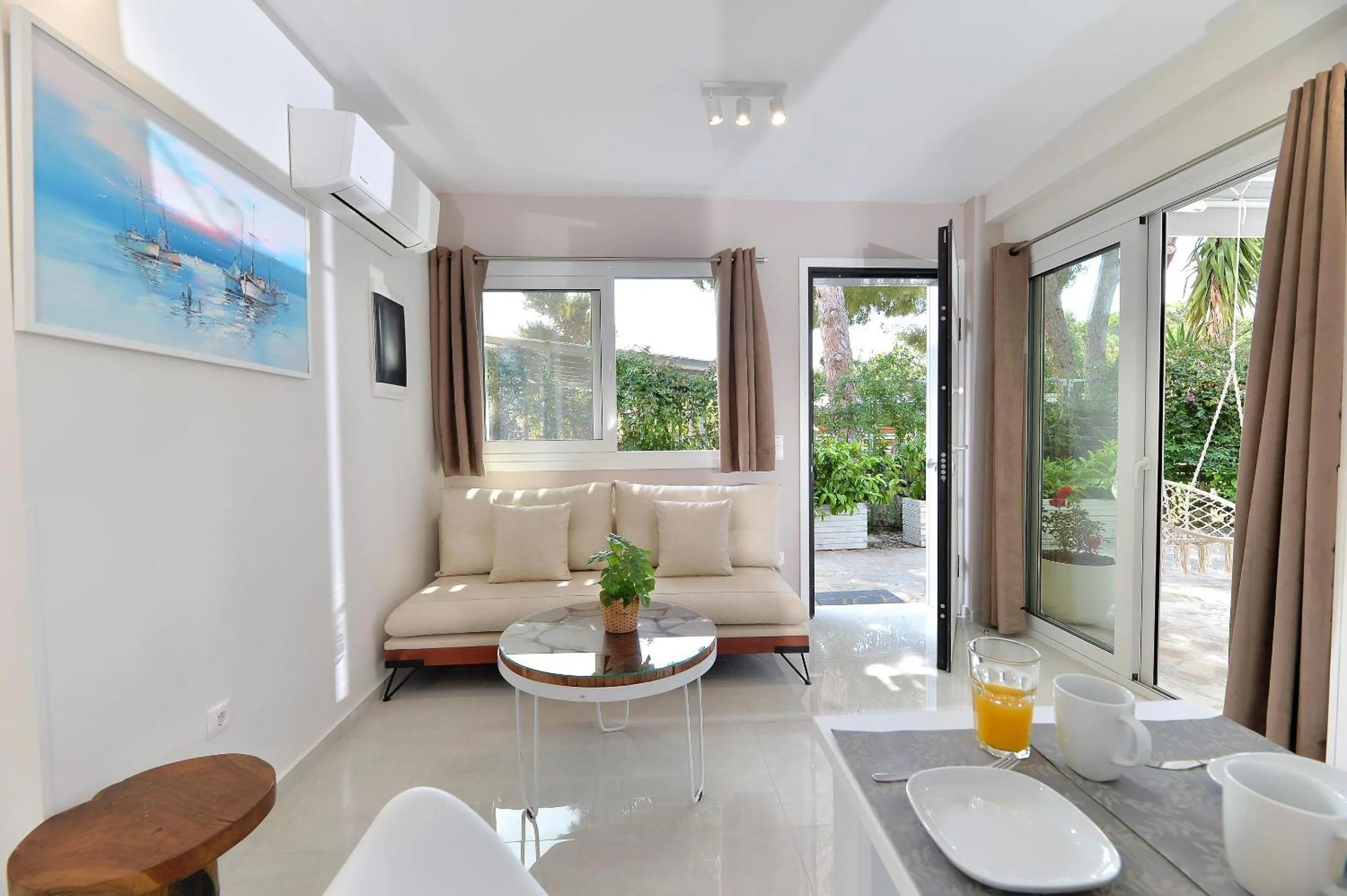 Balcony/Terrace in Alekos Luxury Suites - Free 24hr Transformation From To Airport