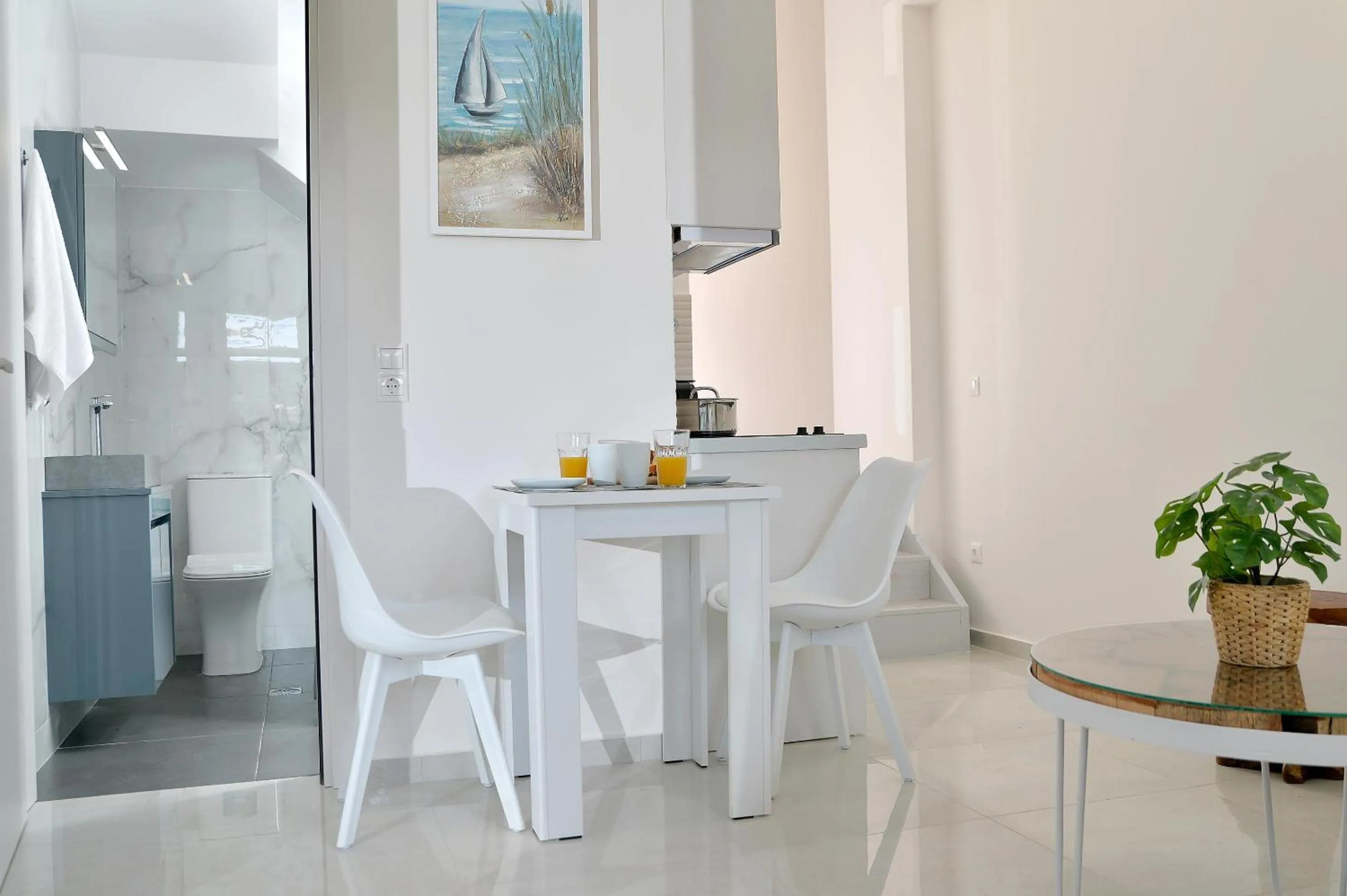 Seating area in Alekos Luxury Suites - Free 24hr Transformation From To Airport