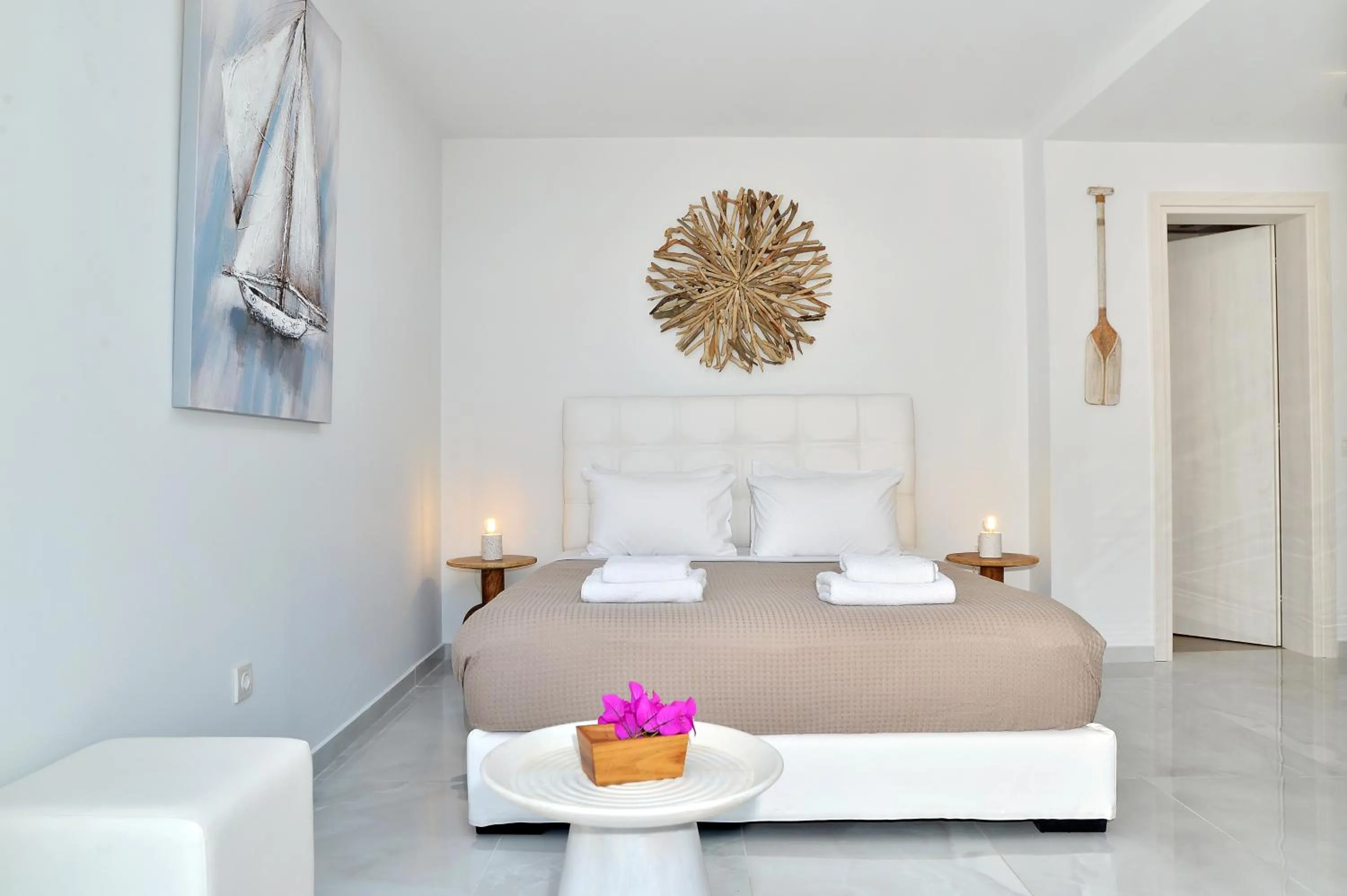 Bed in Alekos Luxury Suites - Free 24hr Transformation From To Airport