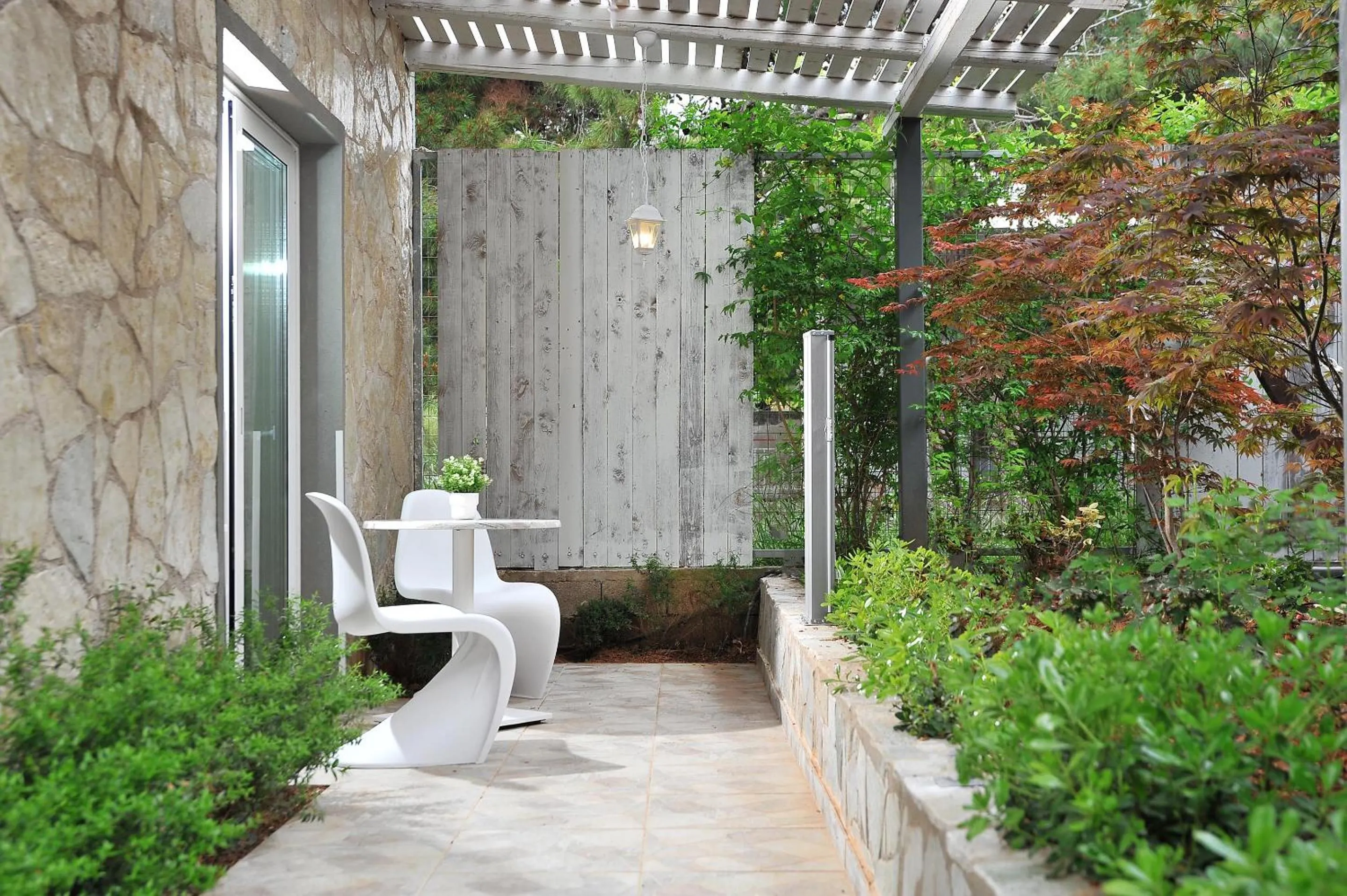 Spring in Alekos Luxury Suites - Free 24hr Transformation From To Airport