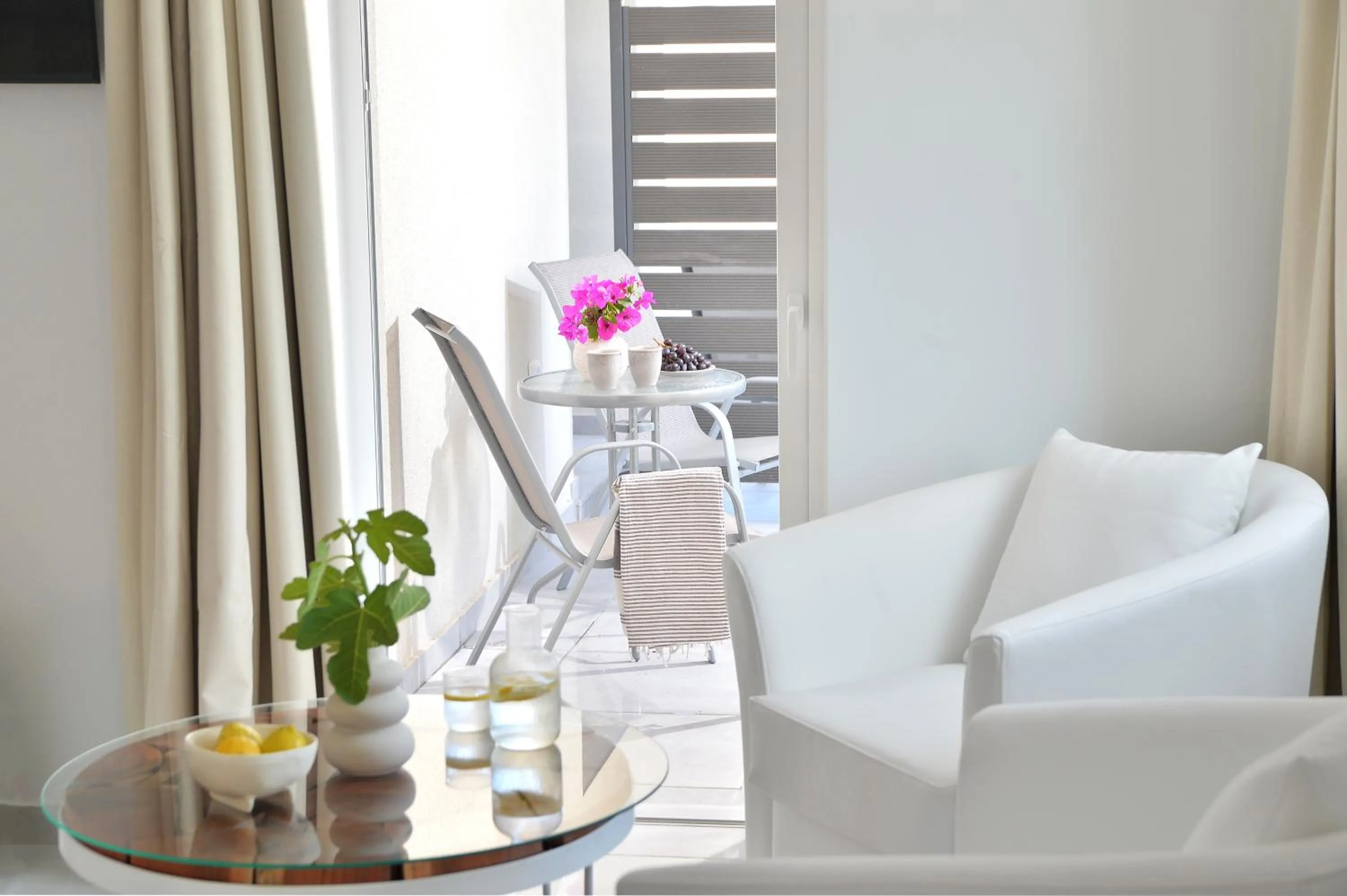Balcony/Terrace in Alekos Luxury Suites - Free 24hr Transformation From To Airport