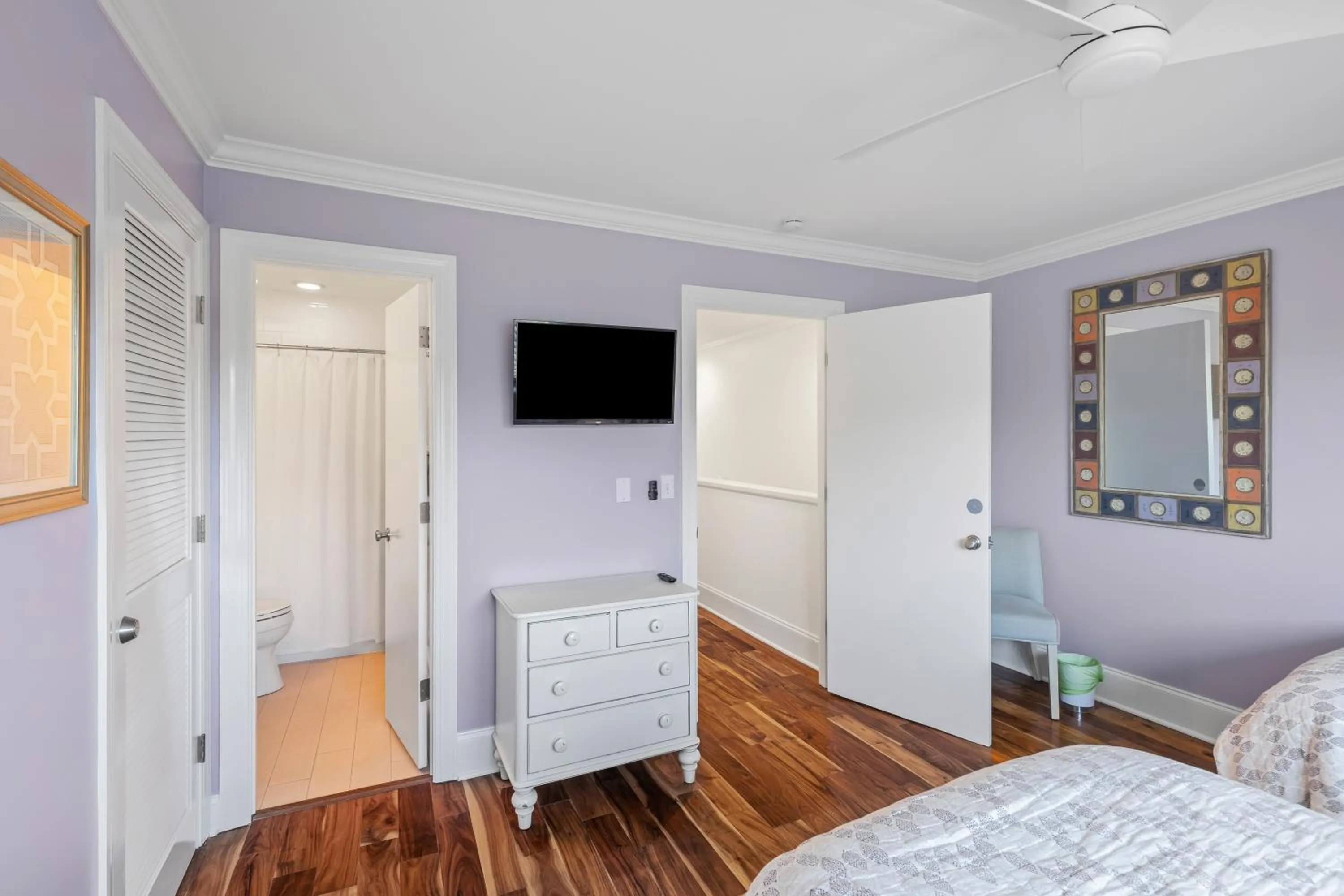 wardrobe, Bed in Beach Club Villa 27 - Oceanview Walkout by Beach and Pool