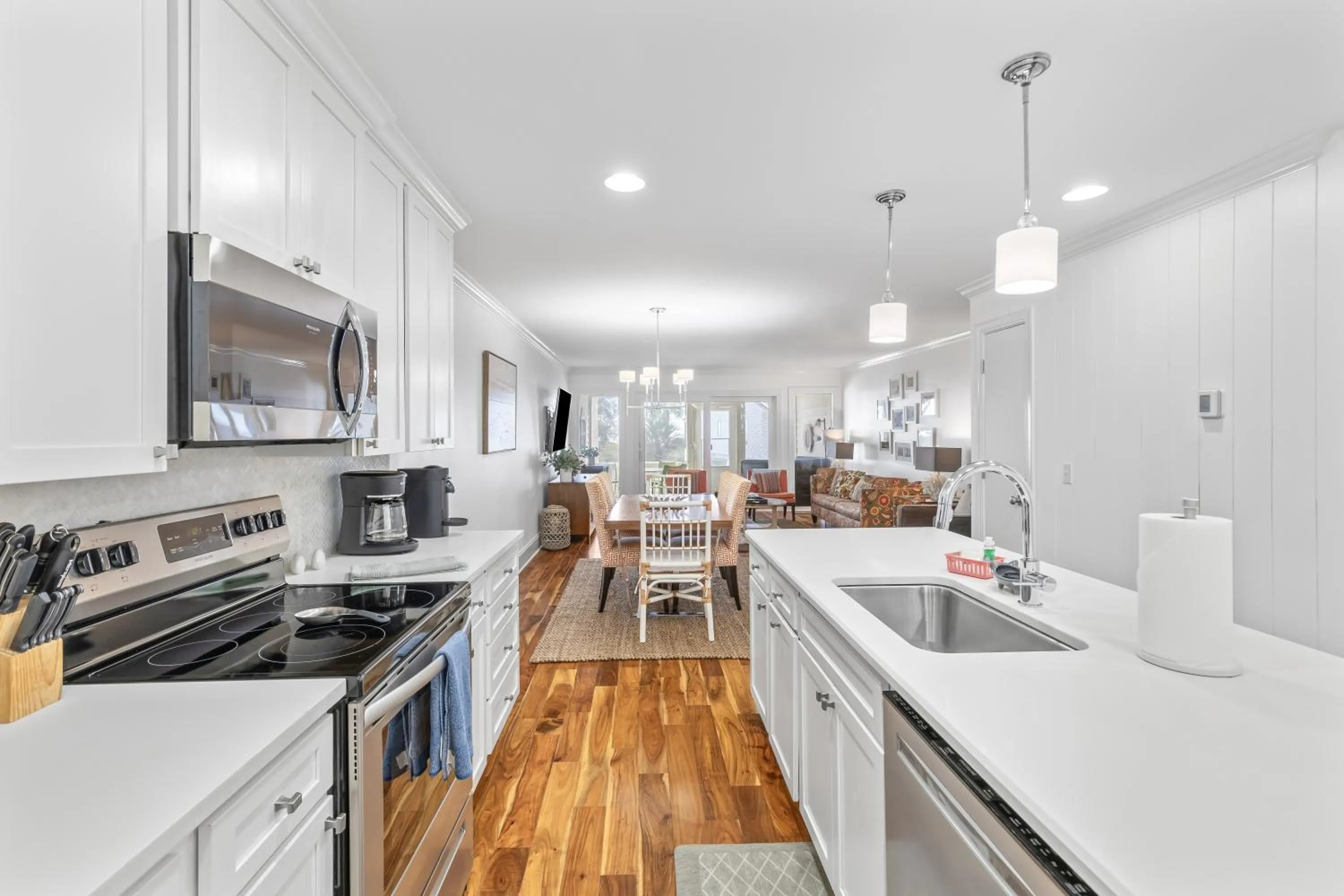 Kitchen or kitchenette in Beach Club Villa 27 - Oceanview Walkout by Beach and Pool