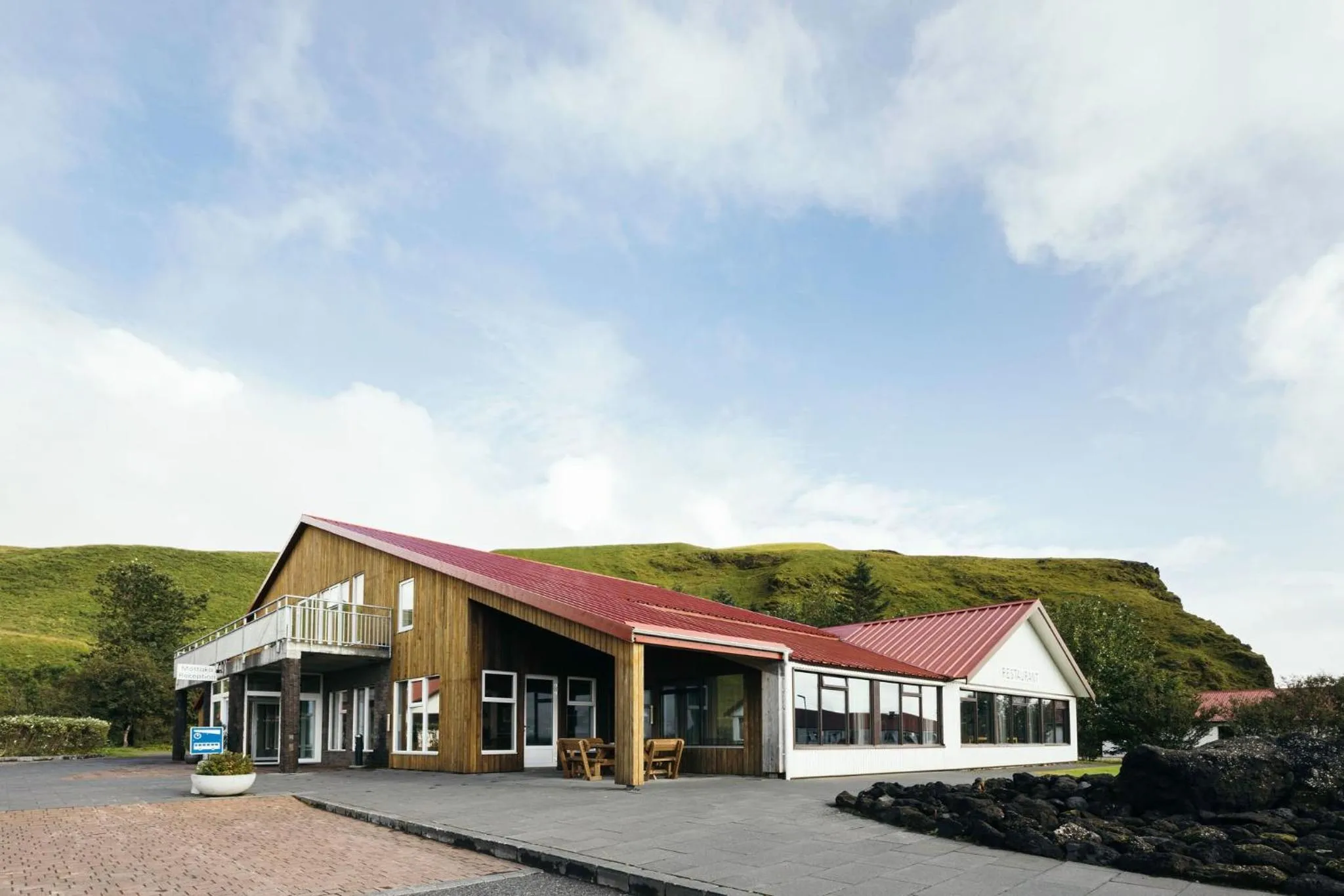 Facade/entrance in Hotel Katla by Keahotels