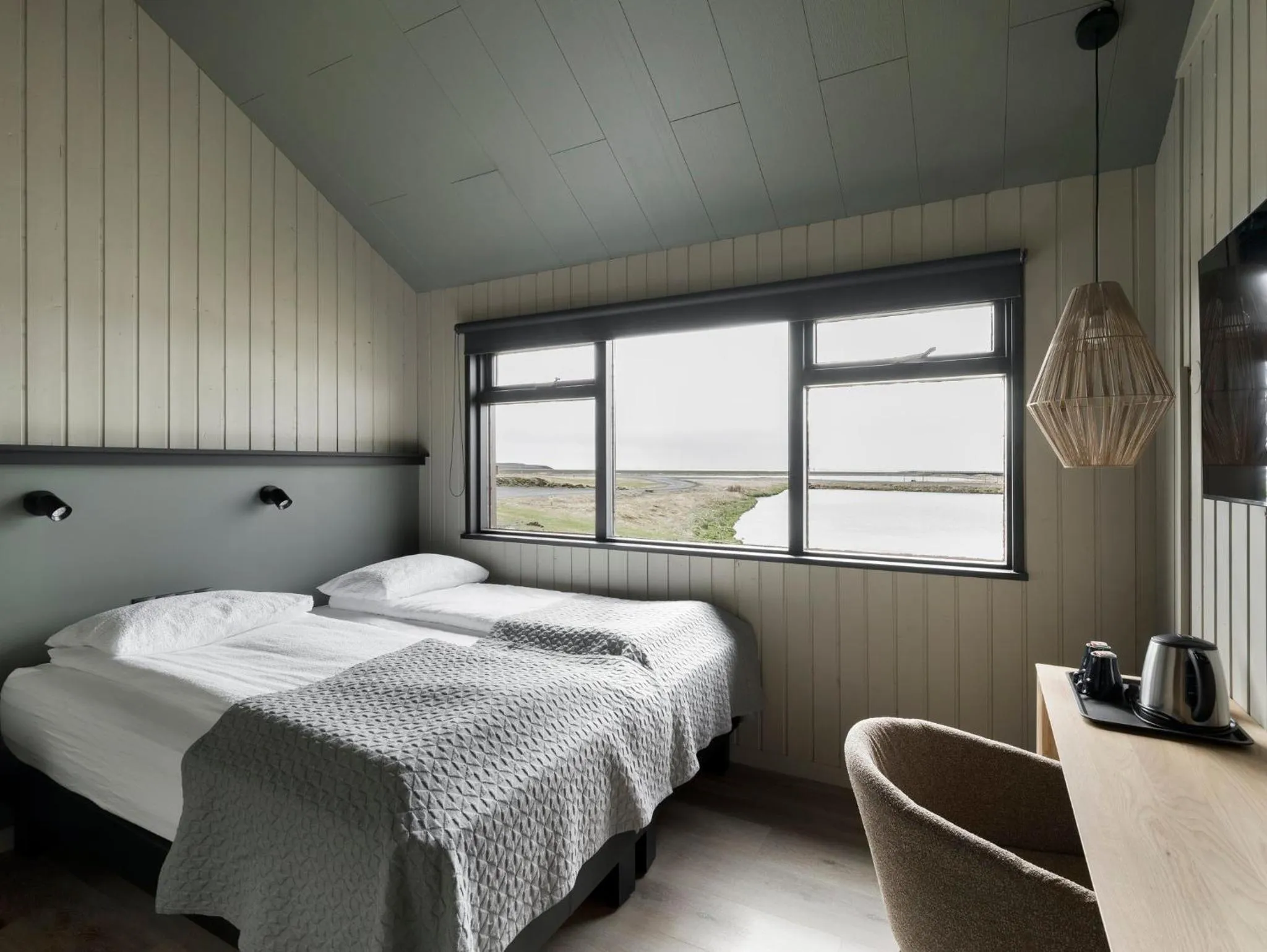 Property building, Bed in Hotel Katla by Keahotels