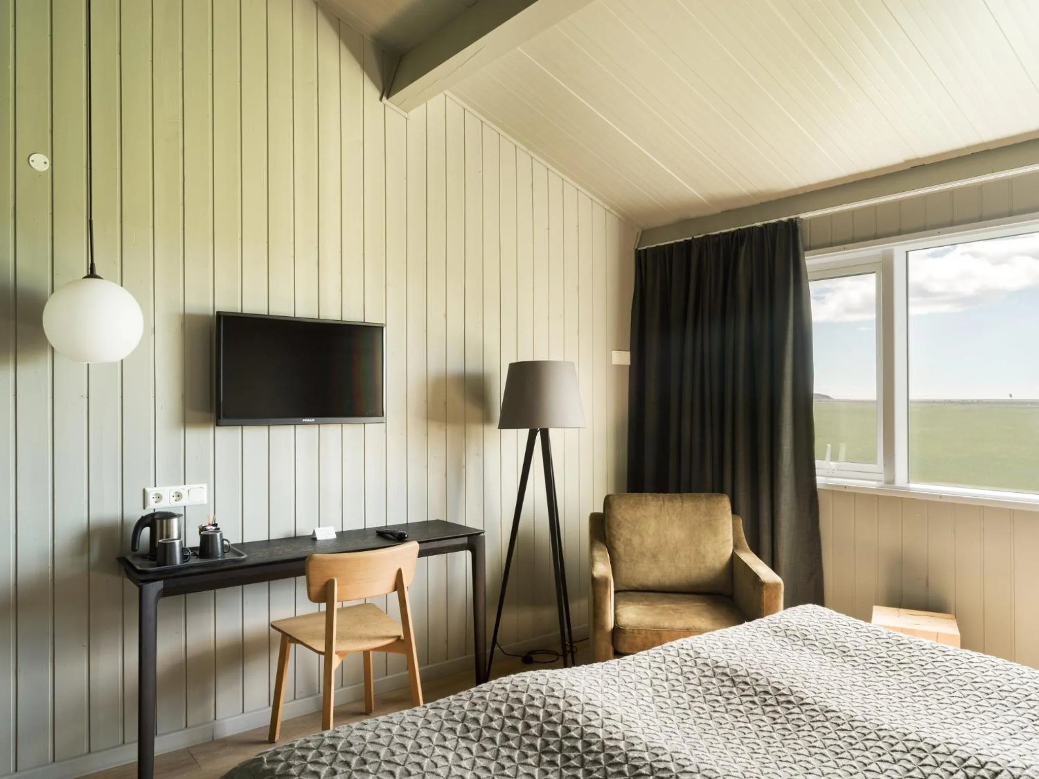 Property building, Bed in Hotel Katla by Keahotels