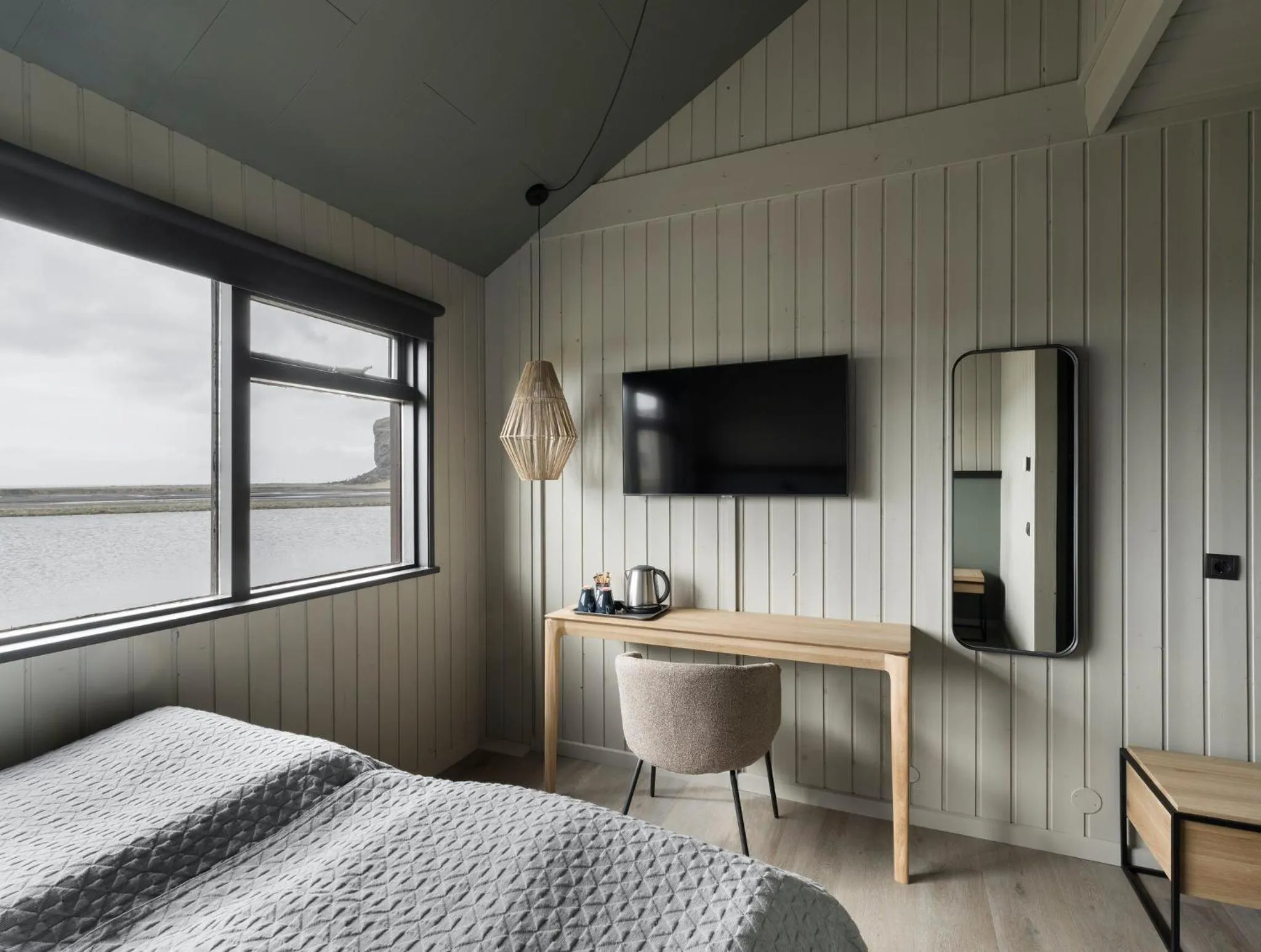 TV and multimedia, Bed in Hotel Katla by Keahotels