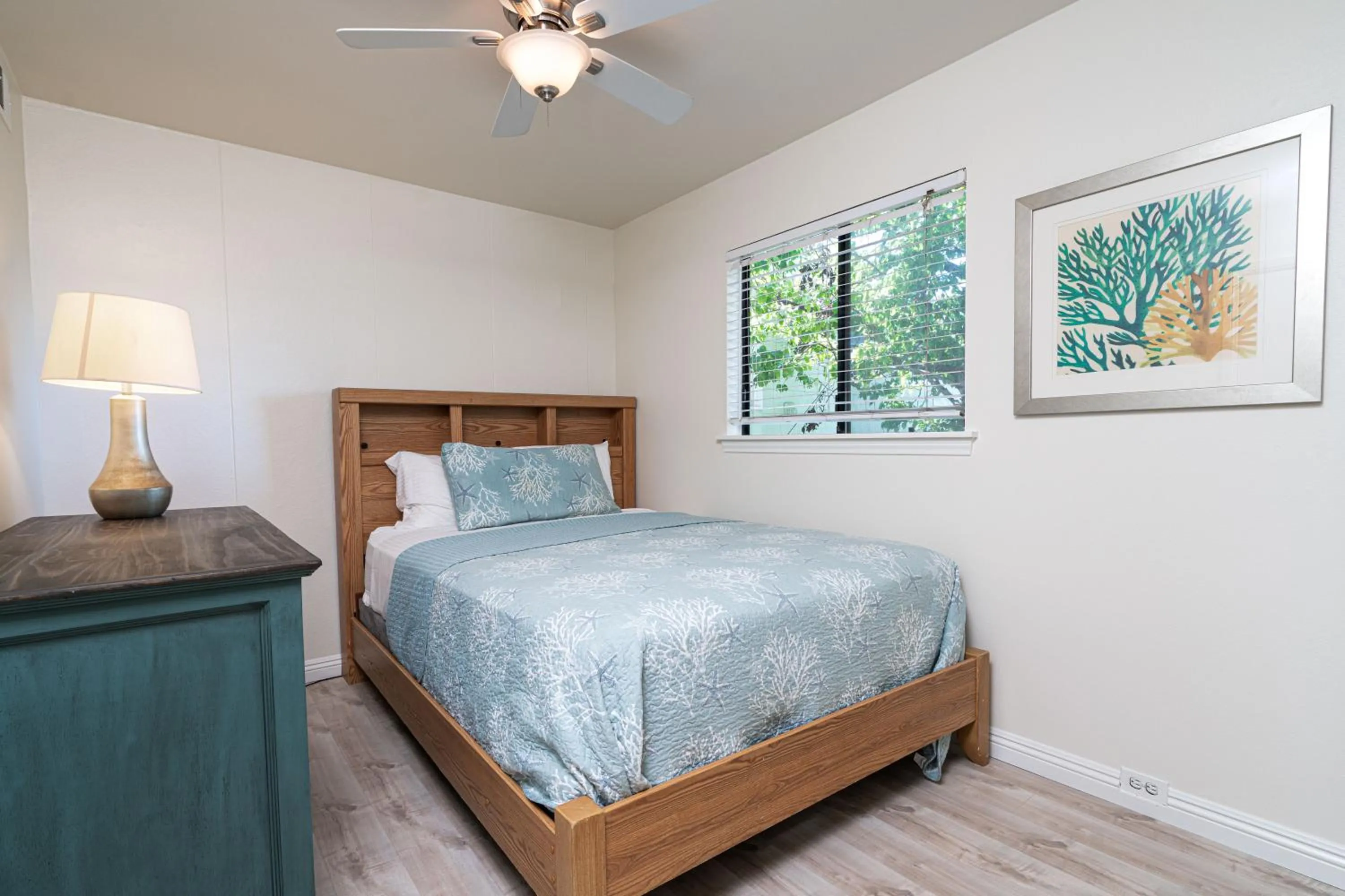 Bed in 1005 E Balboa 2