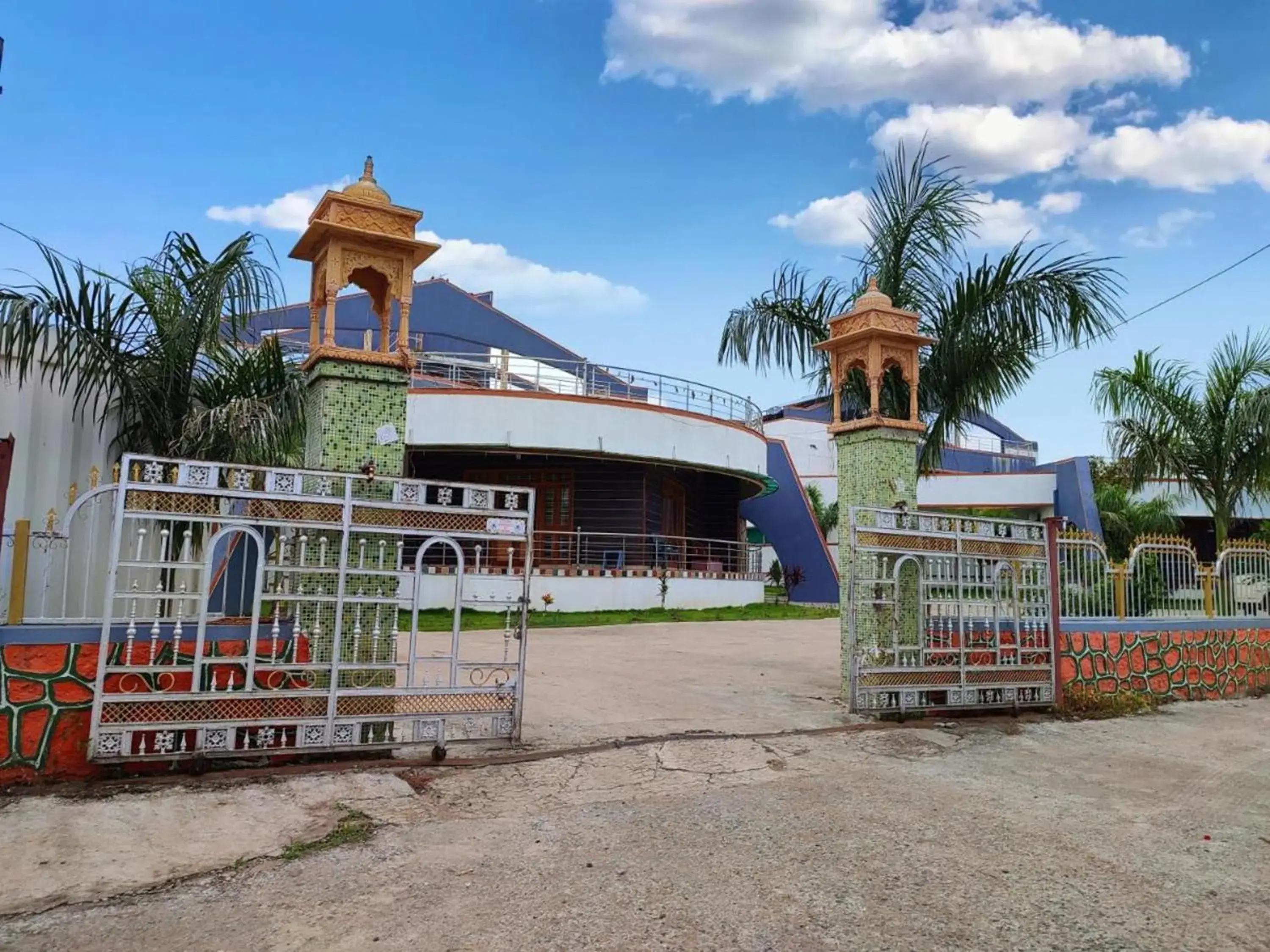 Facade/entrance in Vasant Vihar Resort Facade/entrance in Vasant Vihar Resort