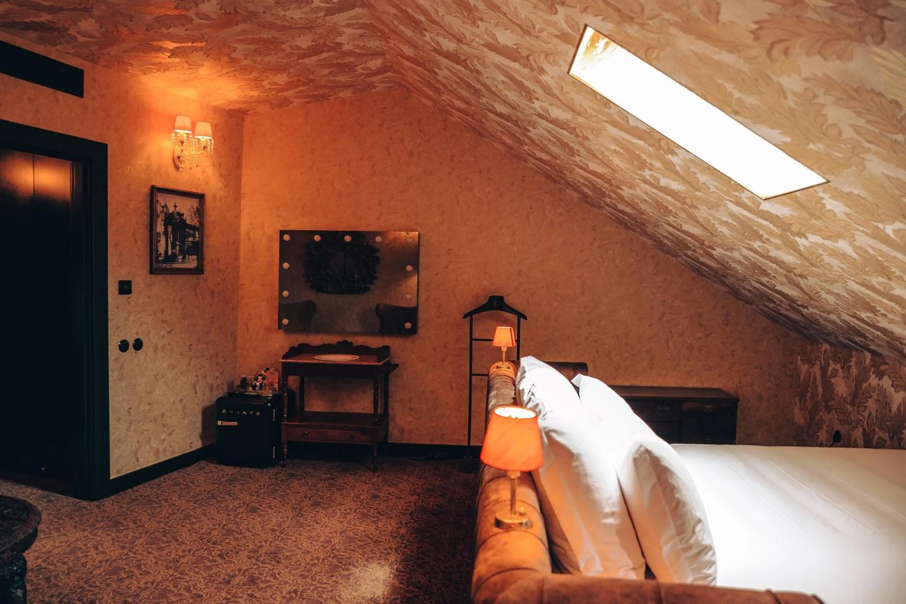 Bed in Pensão Amor Madam's Lodge