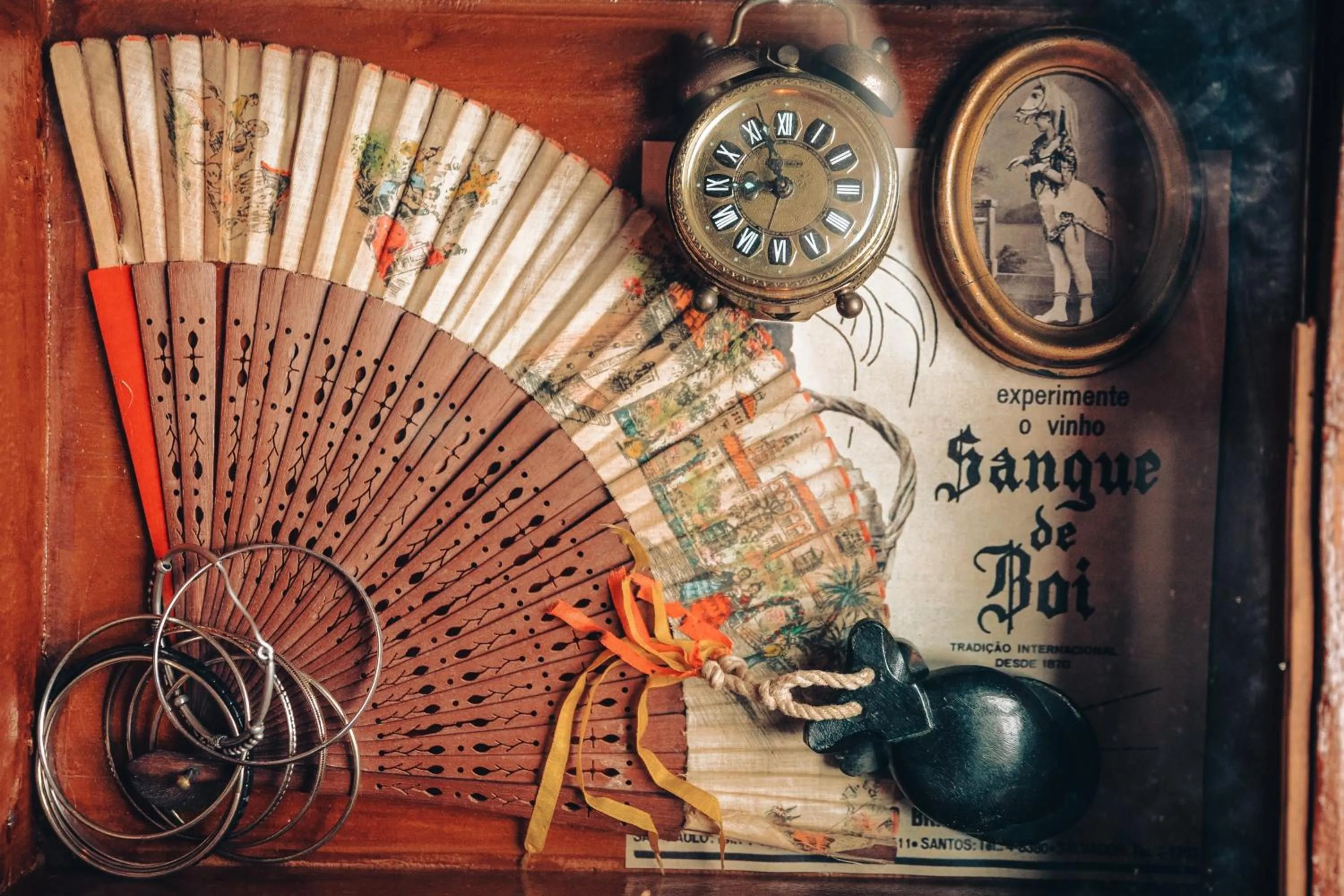 Decorative detail in Pensão Amor Madam's Lodge