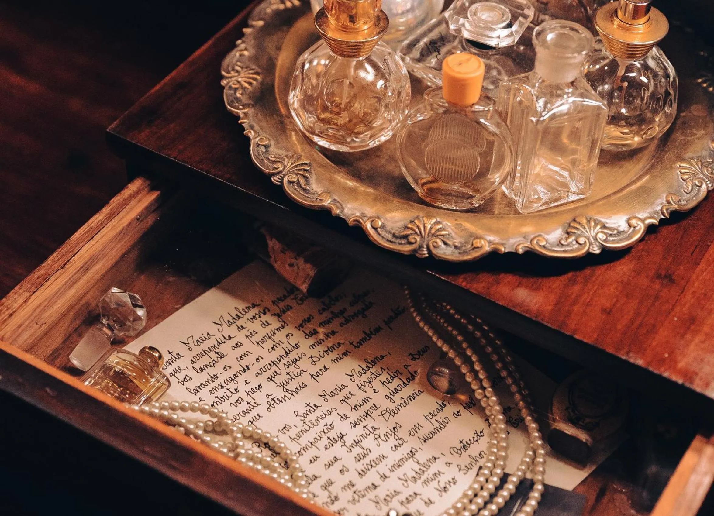 Decorative detail in Pensão Amor Madam's Lodge