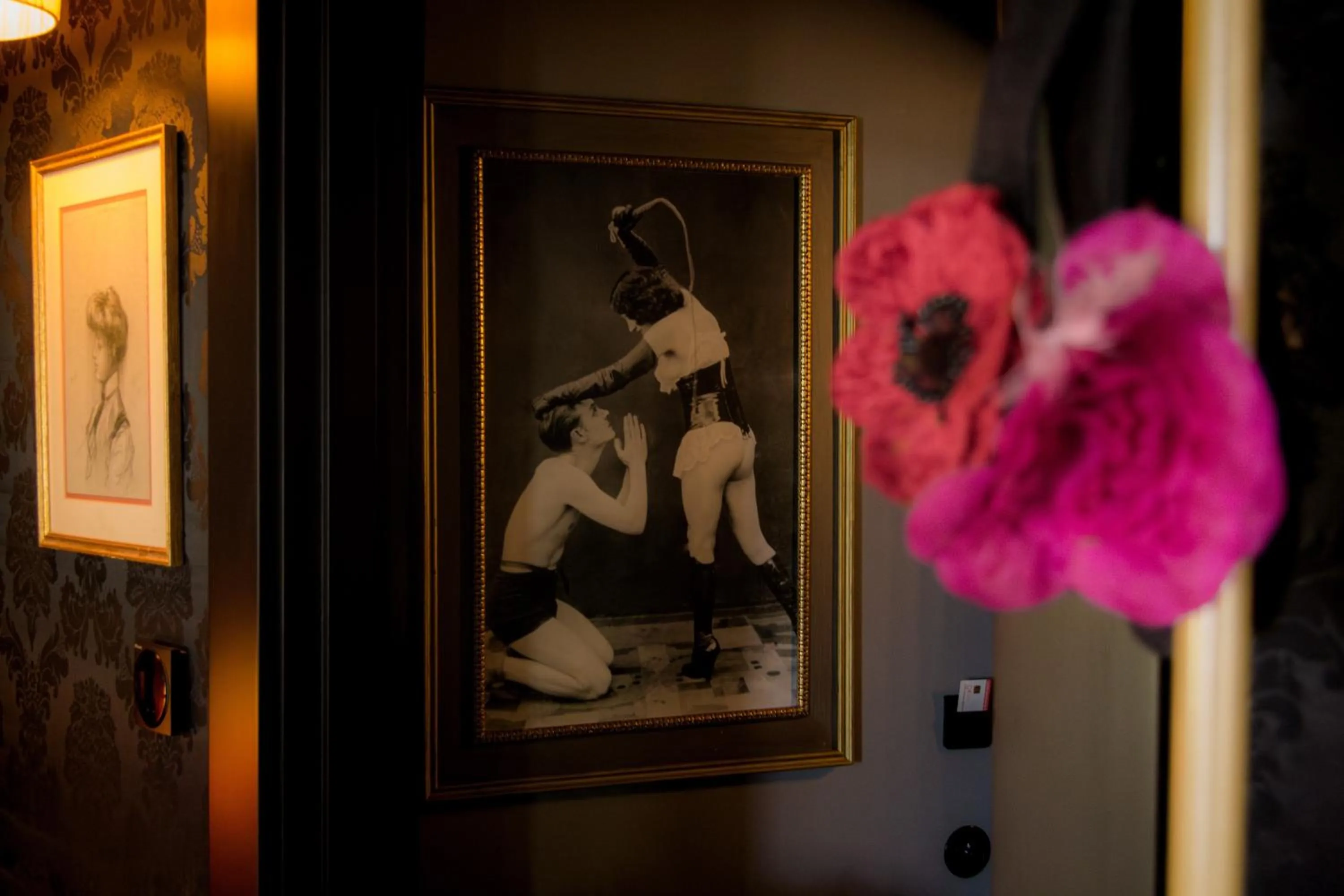 Decorative detail in Pensão Amor Madam's Lodge