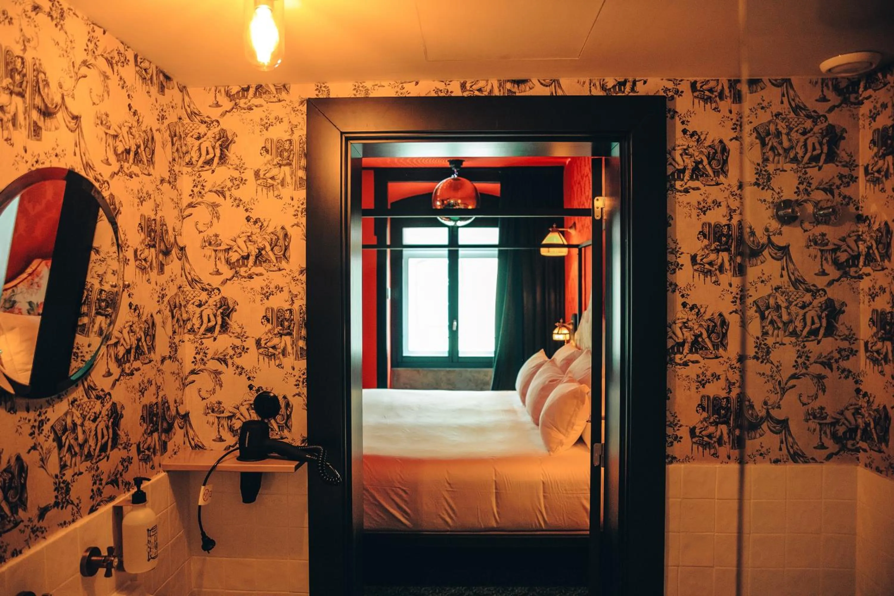 Bed in Pensão Amor Madam's Lodge