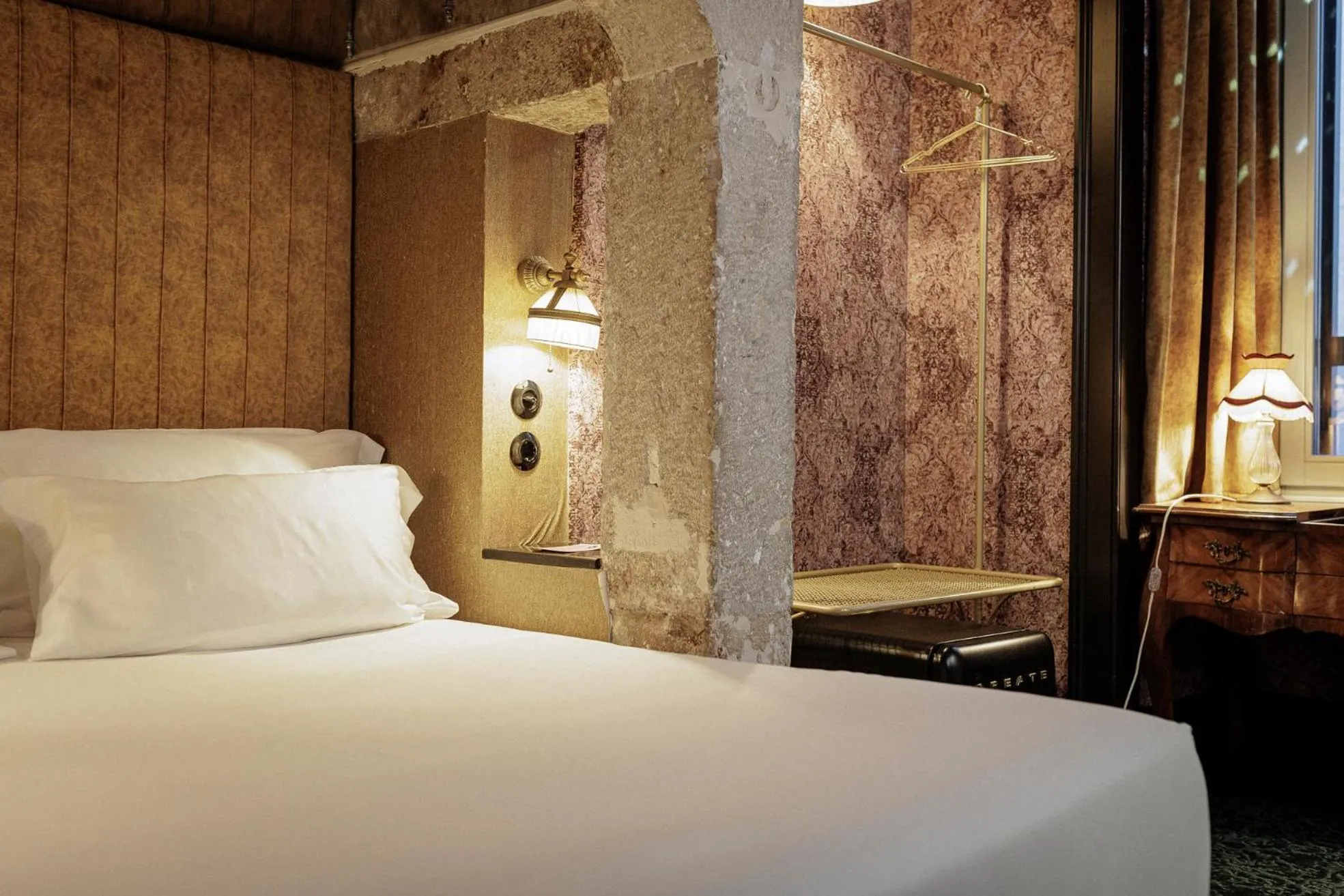 Bed in Pensão Amor Madam's Lodge