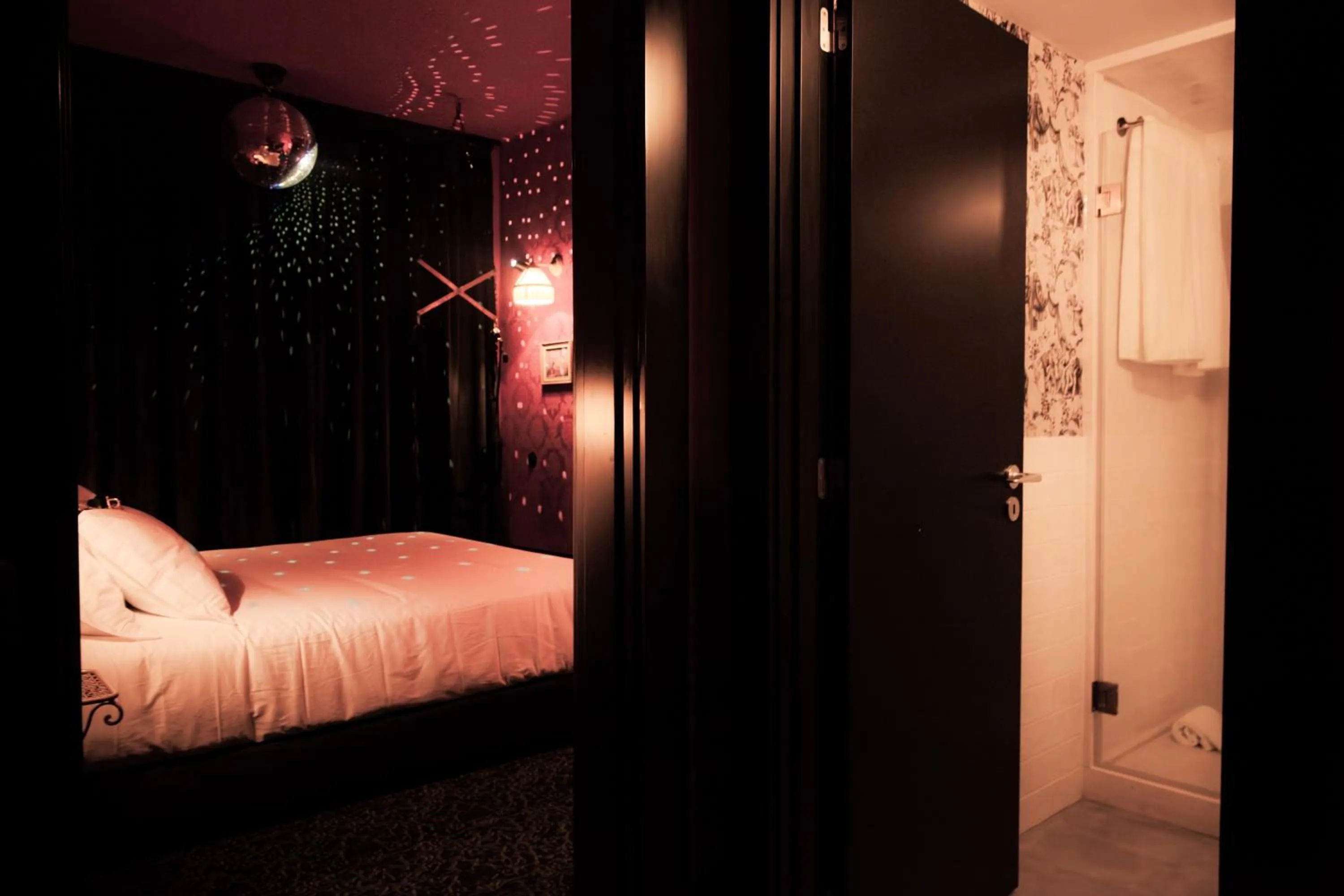 Bed in Pensão Amor Madam's Lodge