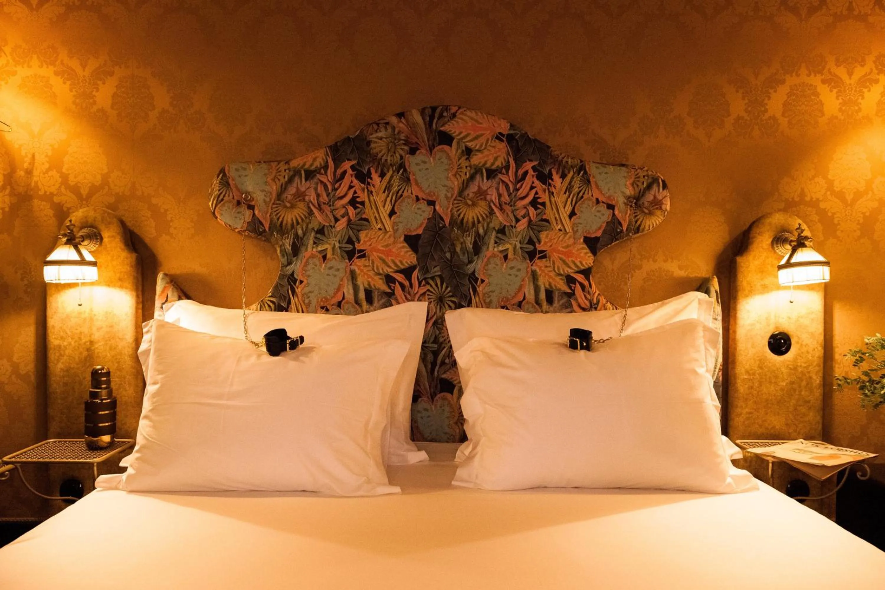 Bed in Pensão Amor Madam's Lodge