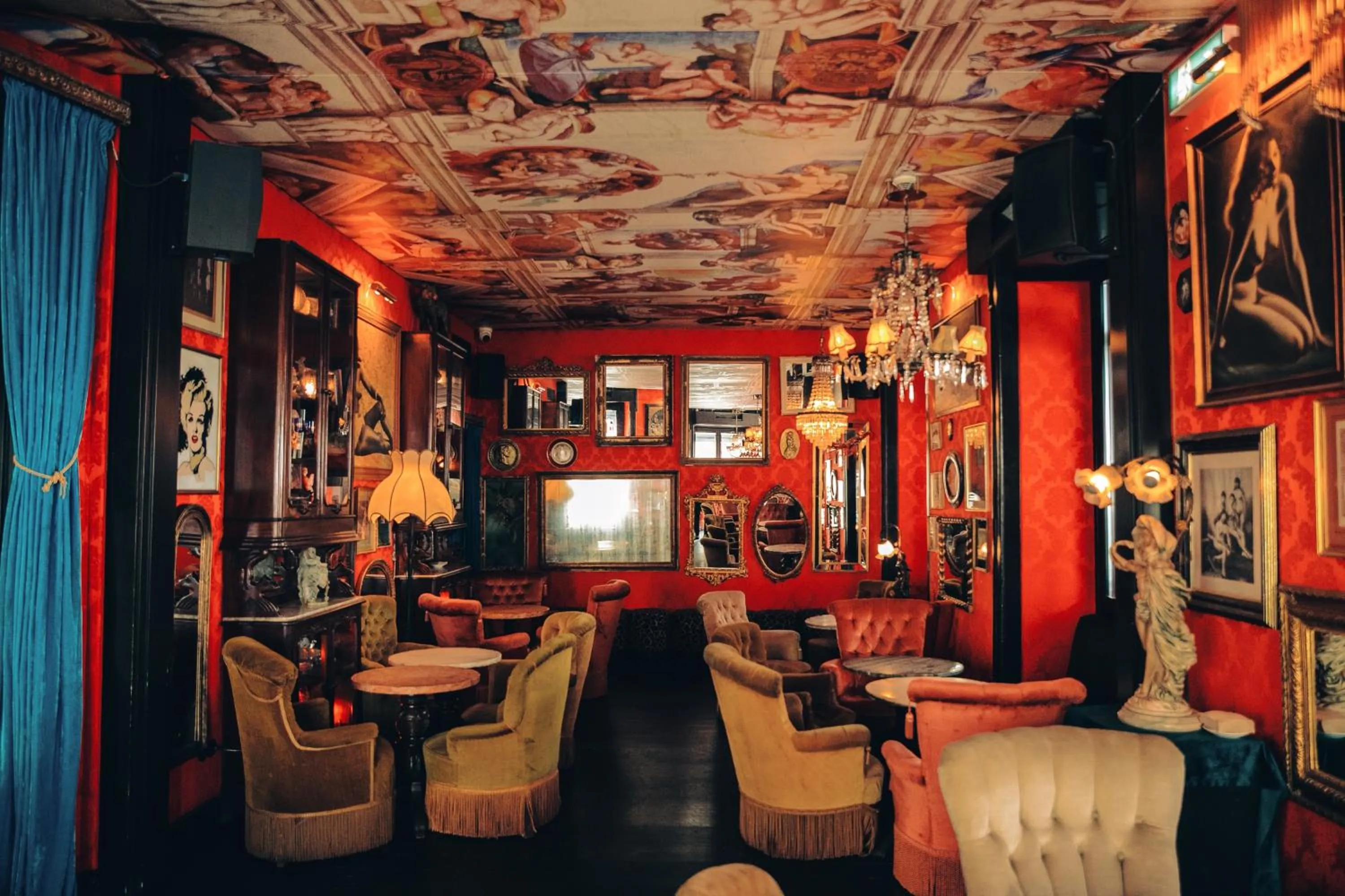 Lounge or bar in Pensão Amor Madam's Lodge