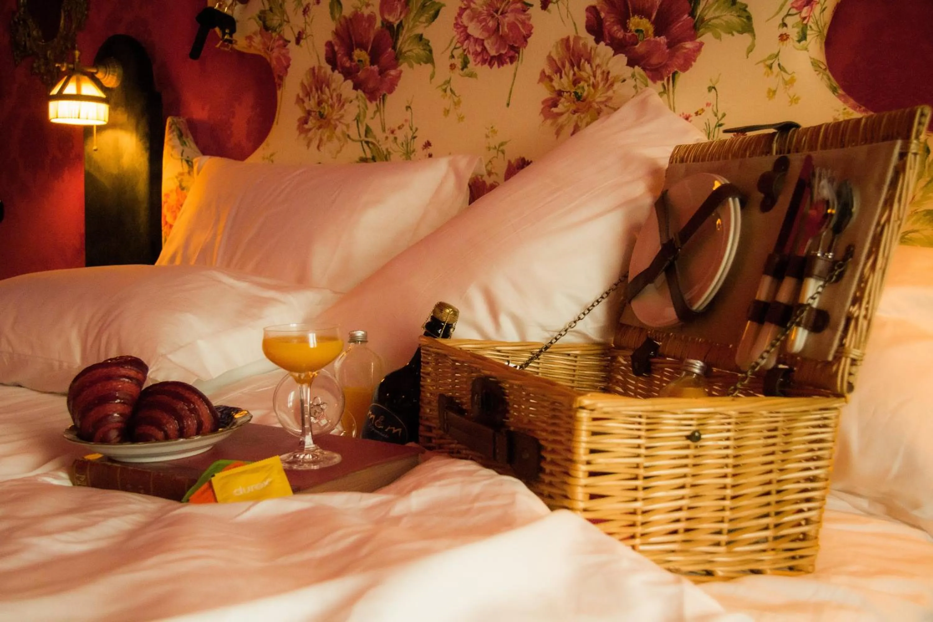 Breakfast, Bed in Pensão Amor Madam's Lodge