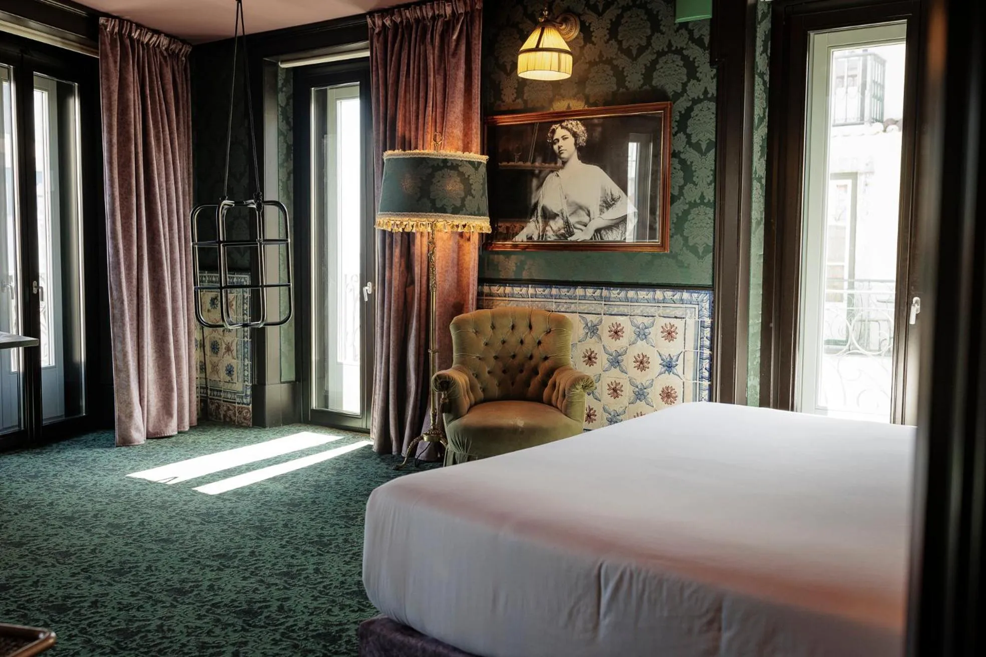 Bed in Pensão Amor Madam's Lodge