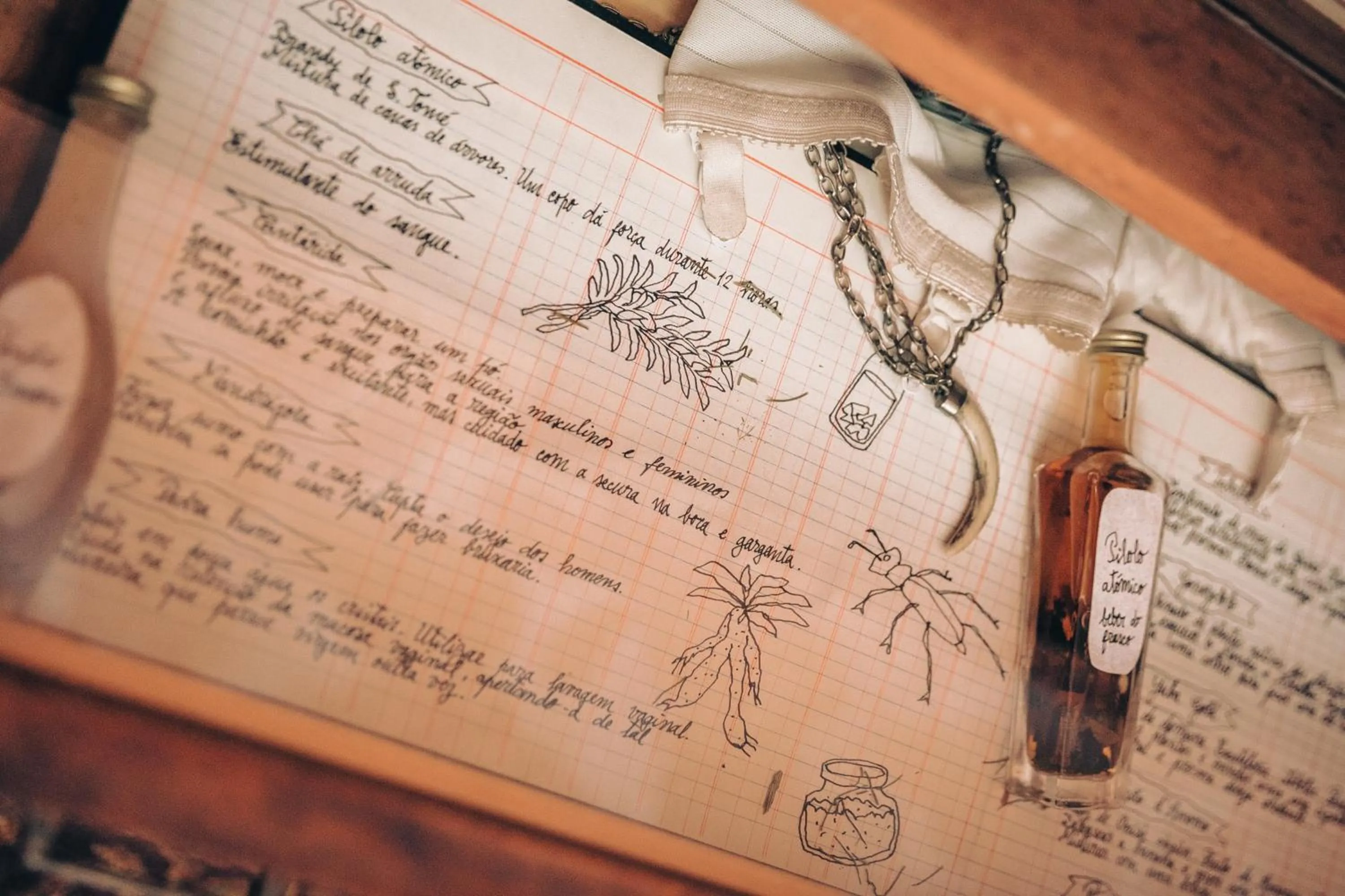 Decorative detail in Pensão Amor Madam's Lodge