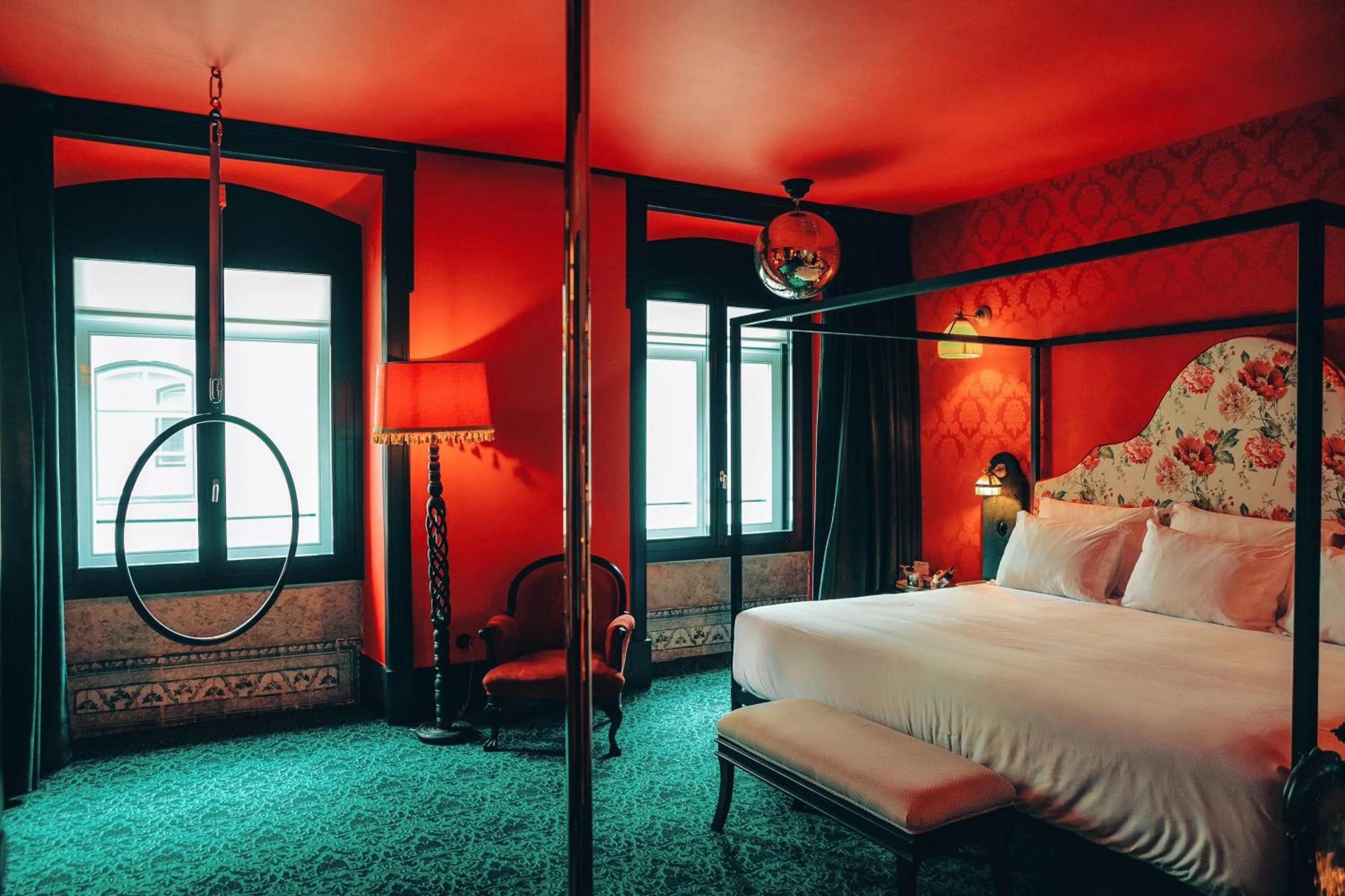 Bed in Pensão Amor Madam's Lodge